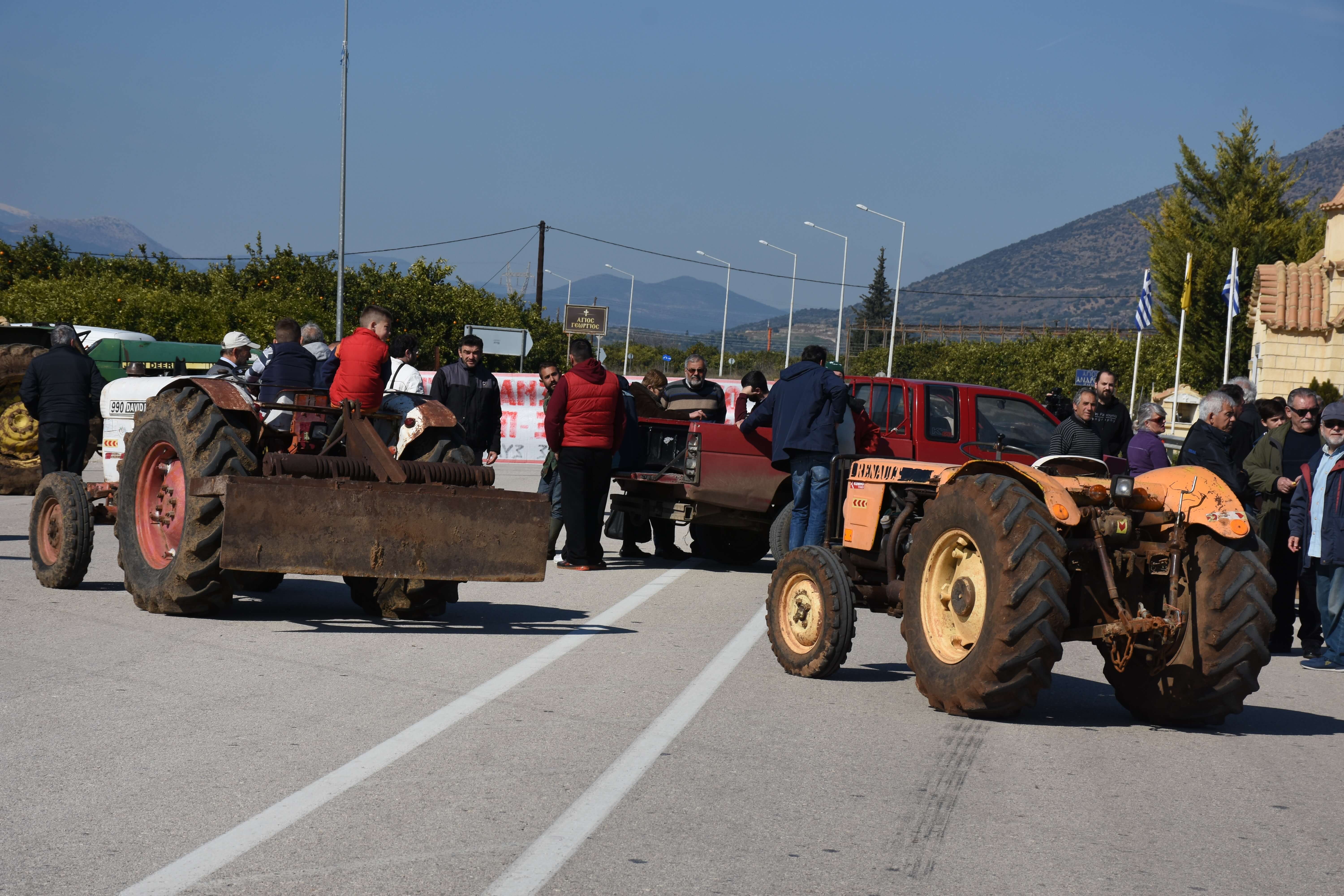 Αγρότες: Έκλεισαν τον κόμβο του Πλατυκάμπου – Κλειστή και η Θεσσαλονίκης – Σερρών