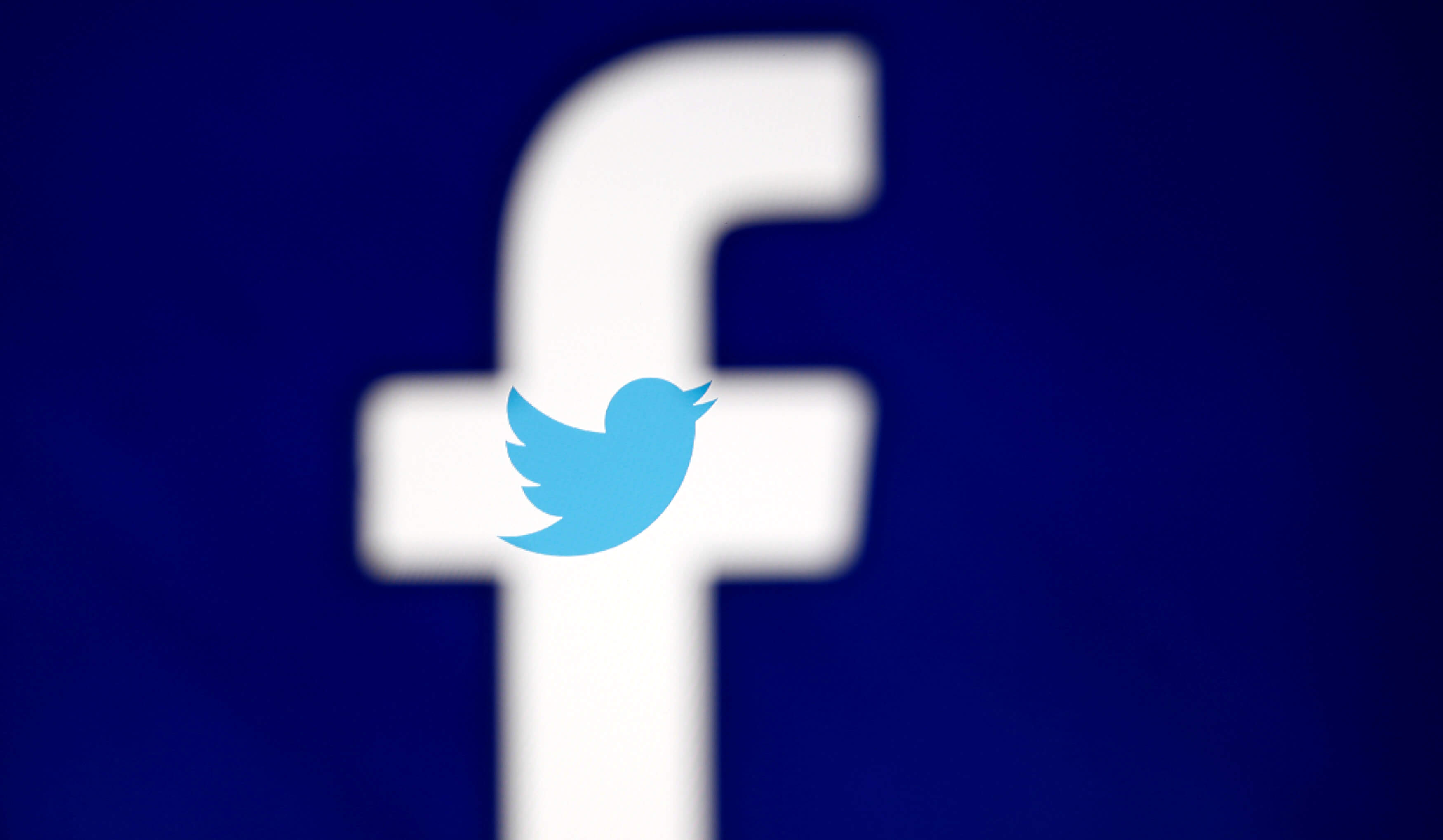 Κομισιόν: Ελλειπή στοιχεία για τα fake news έδωσαν Facebook, Twitter και Google