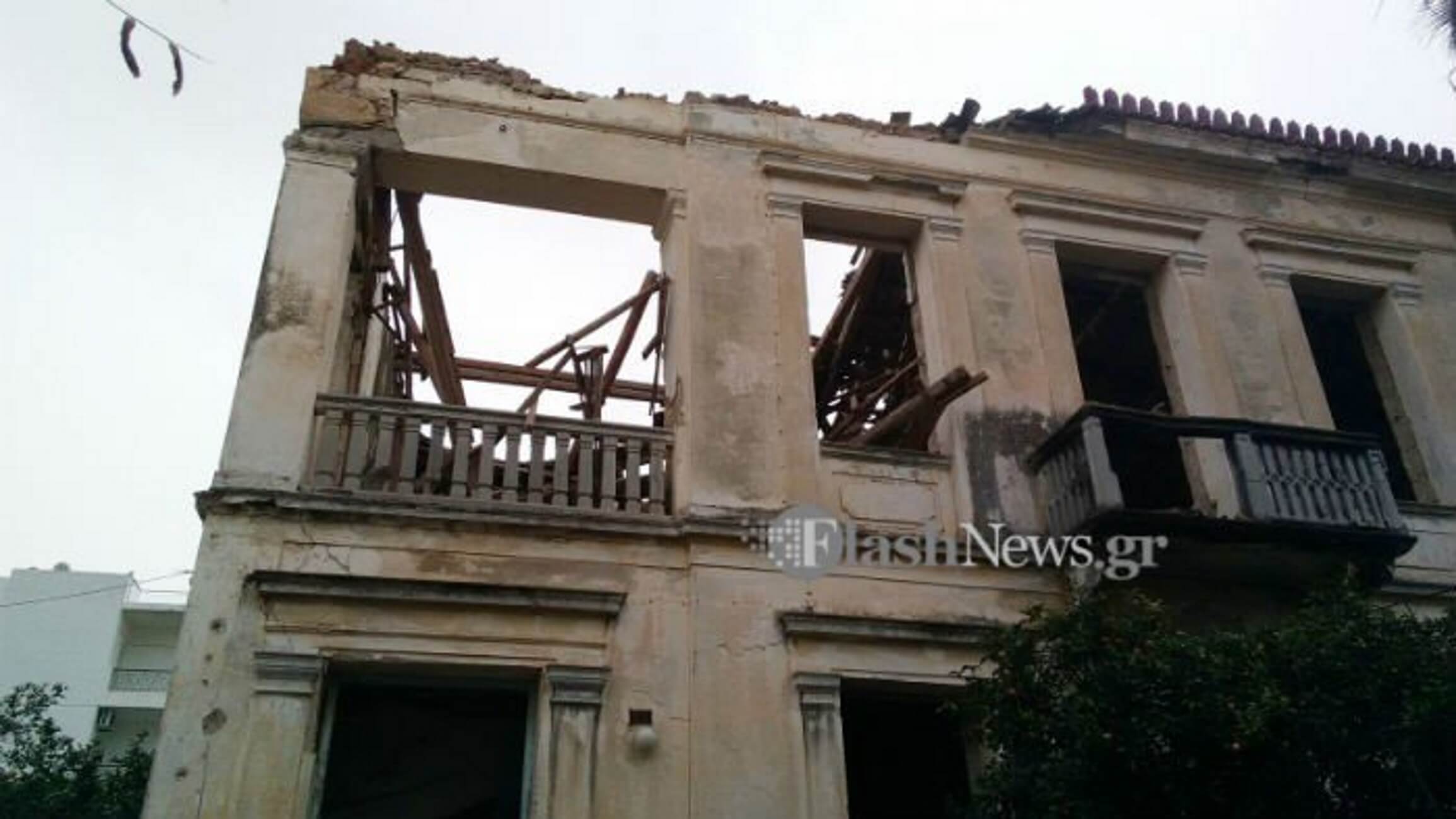 Χανιά: Κατέρρευσε η στέγη νεοκλασικού κτιρίου – Το αποτέλεσμα της αδιαφορίας μέσα από εικόνες [pics]