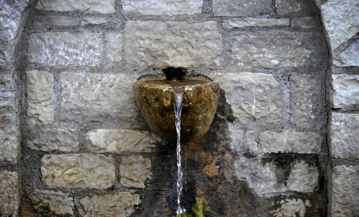 Ακατάλληλο νερό στην Καστοριά! Έκλεισε πηγή ύδρευσης – Τι έδειξαν οι μετρήσεις