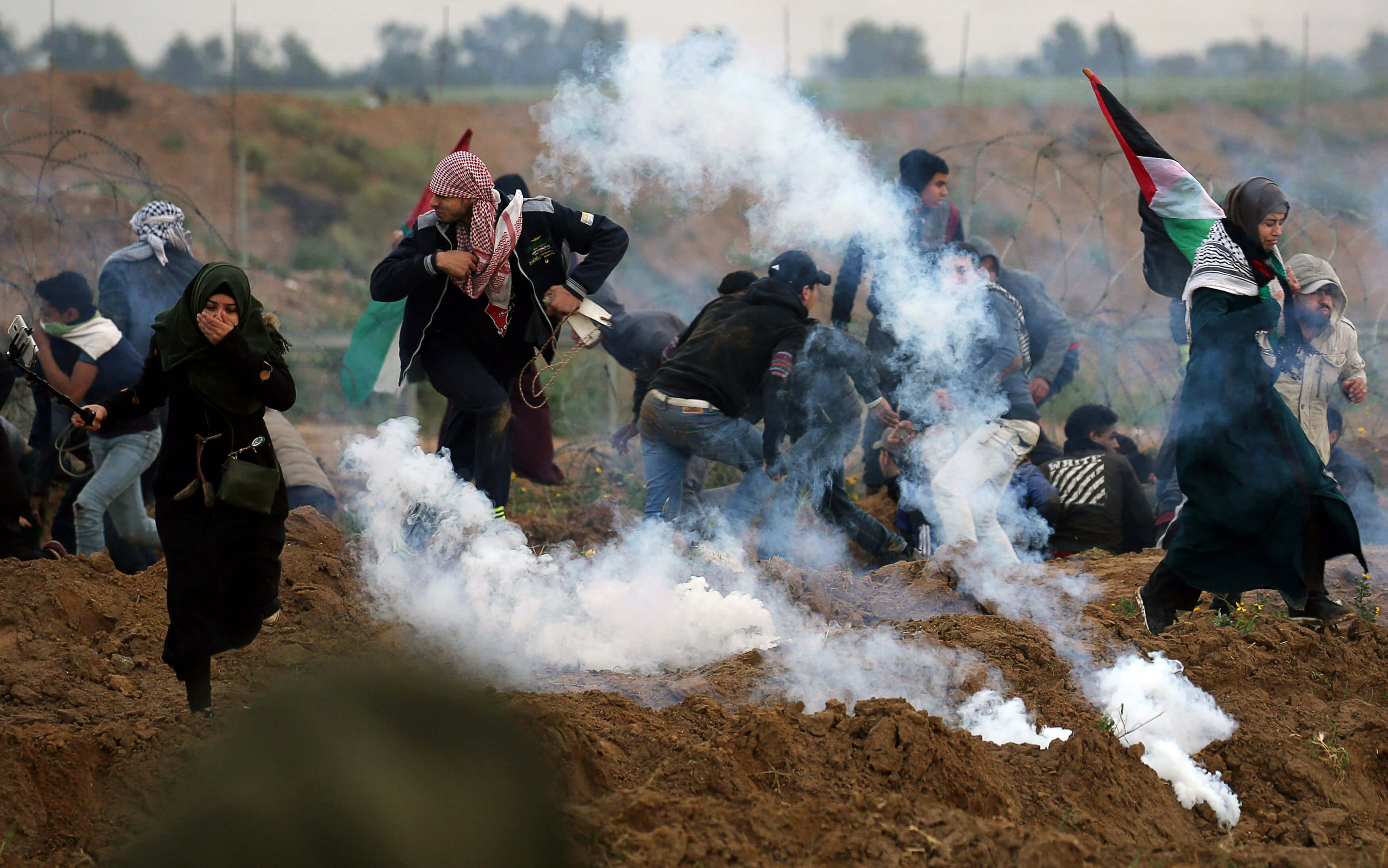 Γάζα: Ένας νεκρός παλαιστίνιος και δεκάδες τραυματίες από τις συμπλοκές με τον Ισραηλινό στρατό