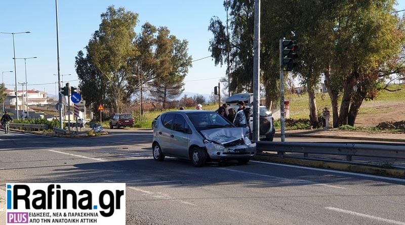 Ραφήνα: “Σμπαράλια” δύο αυτοκίνητα στην Μαραθώνος [pics]