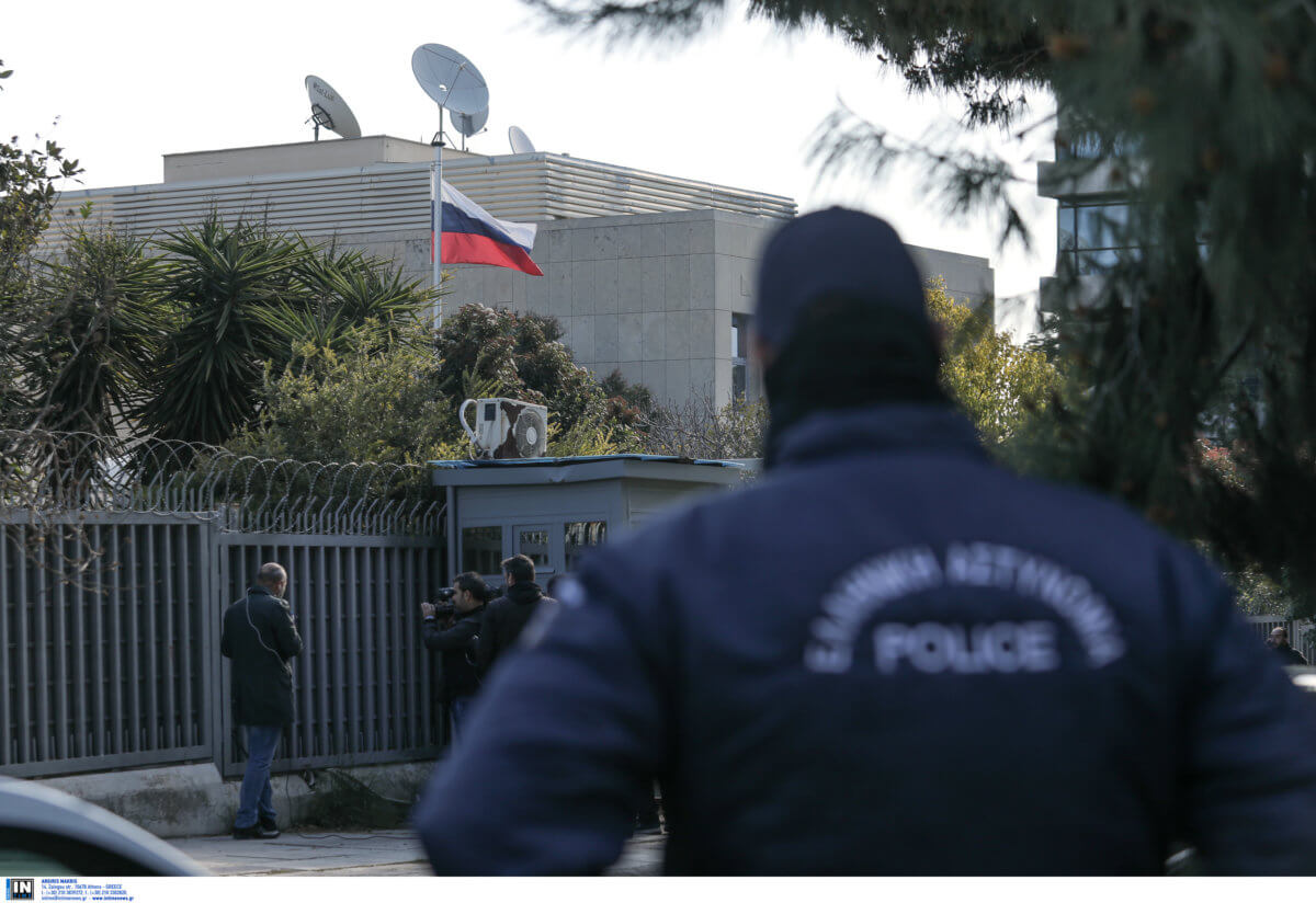 Έκρηξη χειροβομβίδας στο ρωσικό προξενείο στο Χαλάνδρι – Που στρέφονται οι έρευνες της αντιτρομοκρατικής