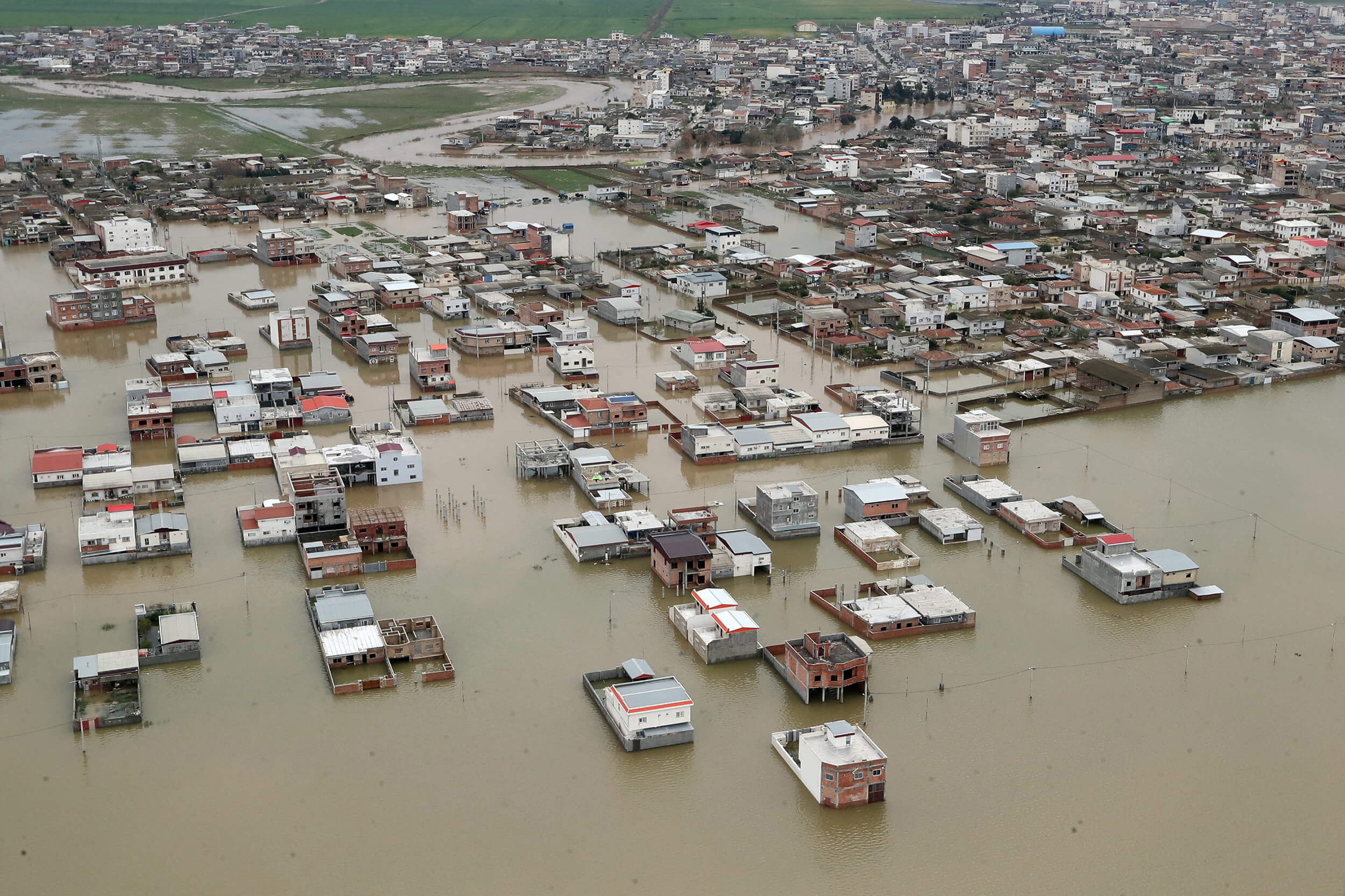 62 οι νεκροί από τις πλημμύρες στο Ιράν – 12.000 χλμ δρόμου έχουν καταστραφεί!