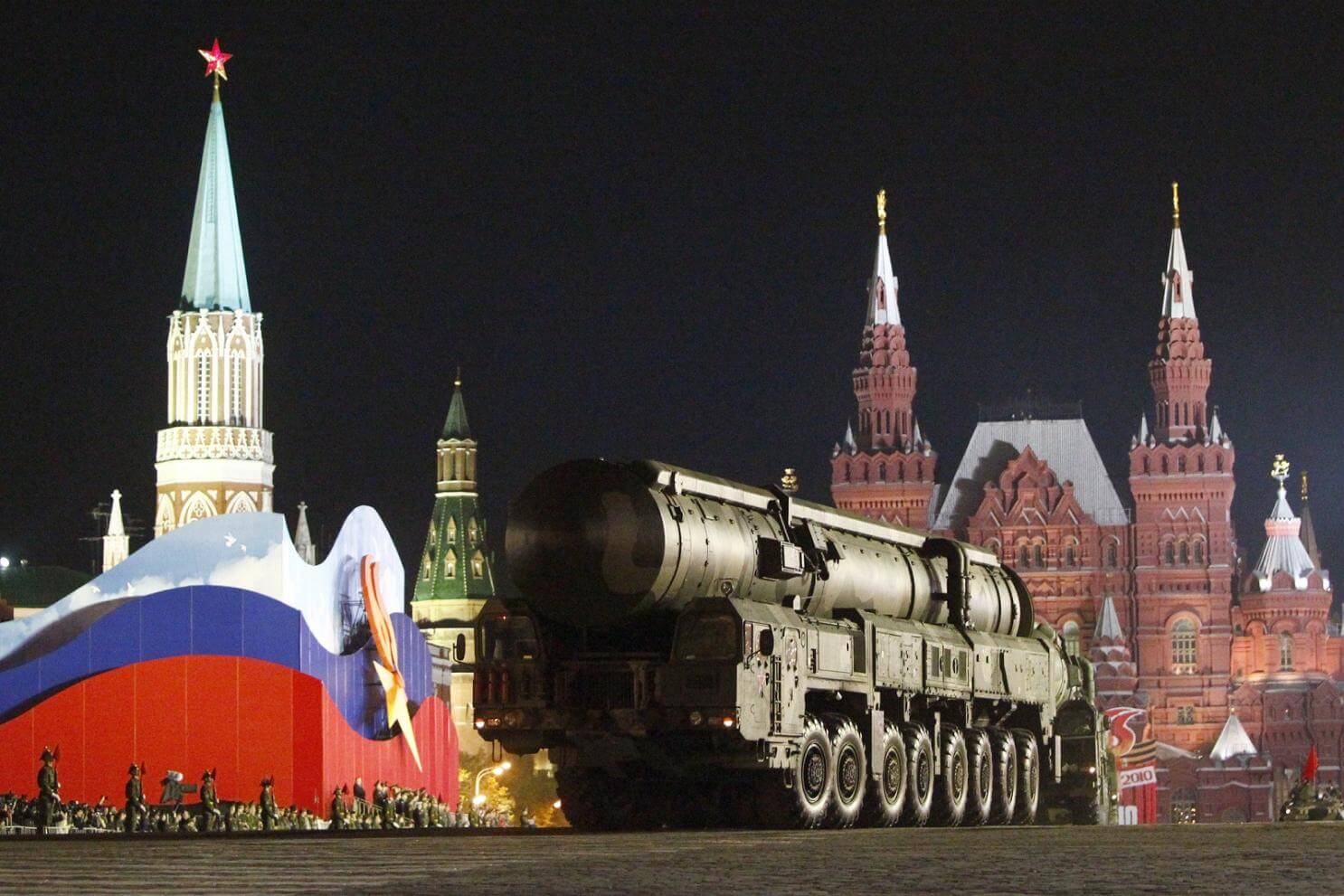 “Τρέμει” το Κρεμλίνο – Γιατί οι Ρώσοι φοβούνται πυρηνικό πρώτο χτύπημα των Αμερικανών ; [pics]