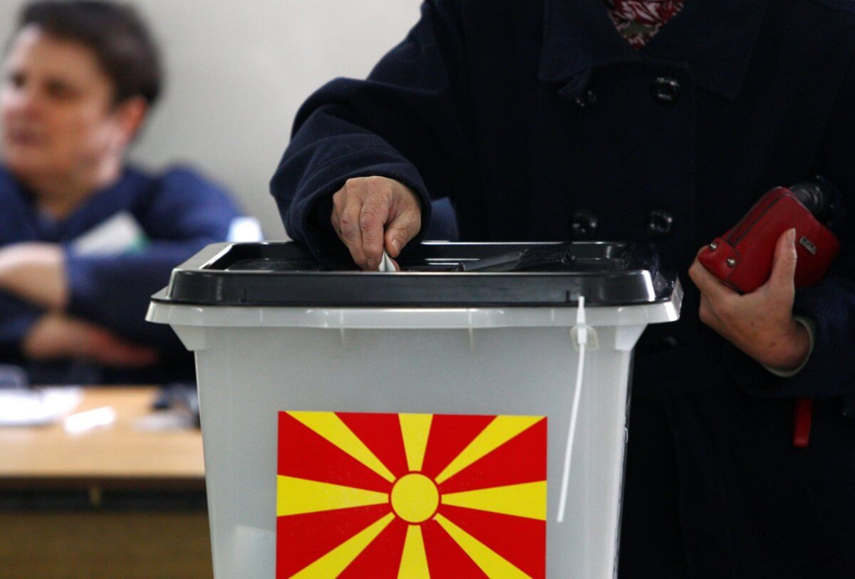 Βόρεια Μακεδονία: Στέβο Πεντάροφσκι – Γκορντάνα Σιλιάνοφσκα στο 2ο γύρο των προεδρικών εκλογών