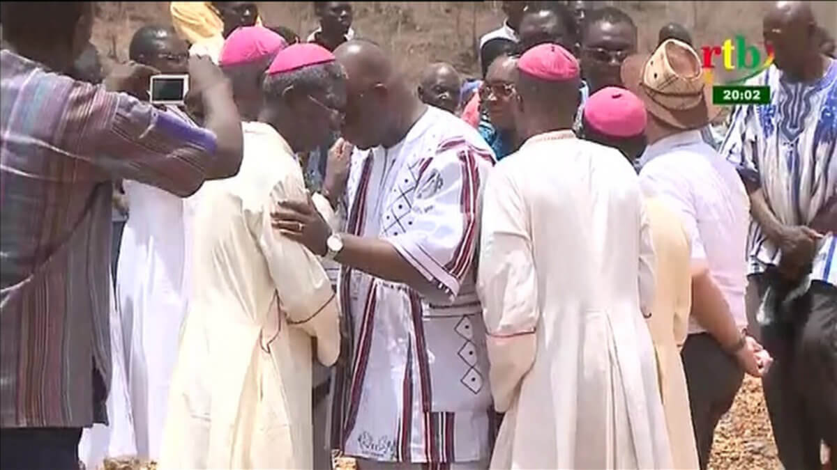 Μπουργκίνα Φάσο: Ένοπλοι σκότωσαν 4 καθολικούς ιερείς