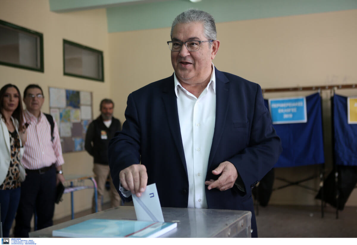 Εκλογές 2019: Ψήφισε στην Νέα Ιωνία ο Δημήτρης Κουτσούμπας