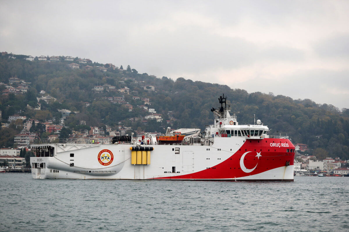 Yeni Safak: Πύραυλοι στα παράλια και… 15 πλοία, drones, F-16 στην «υπηρεσία» του Oruc Reis