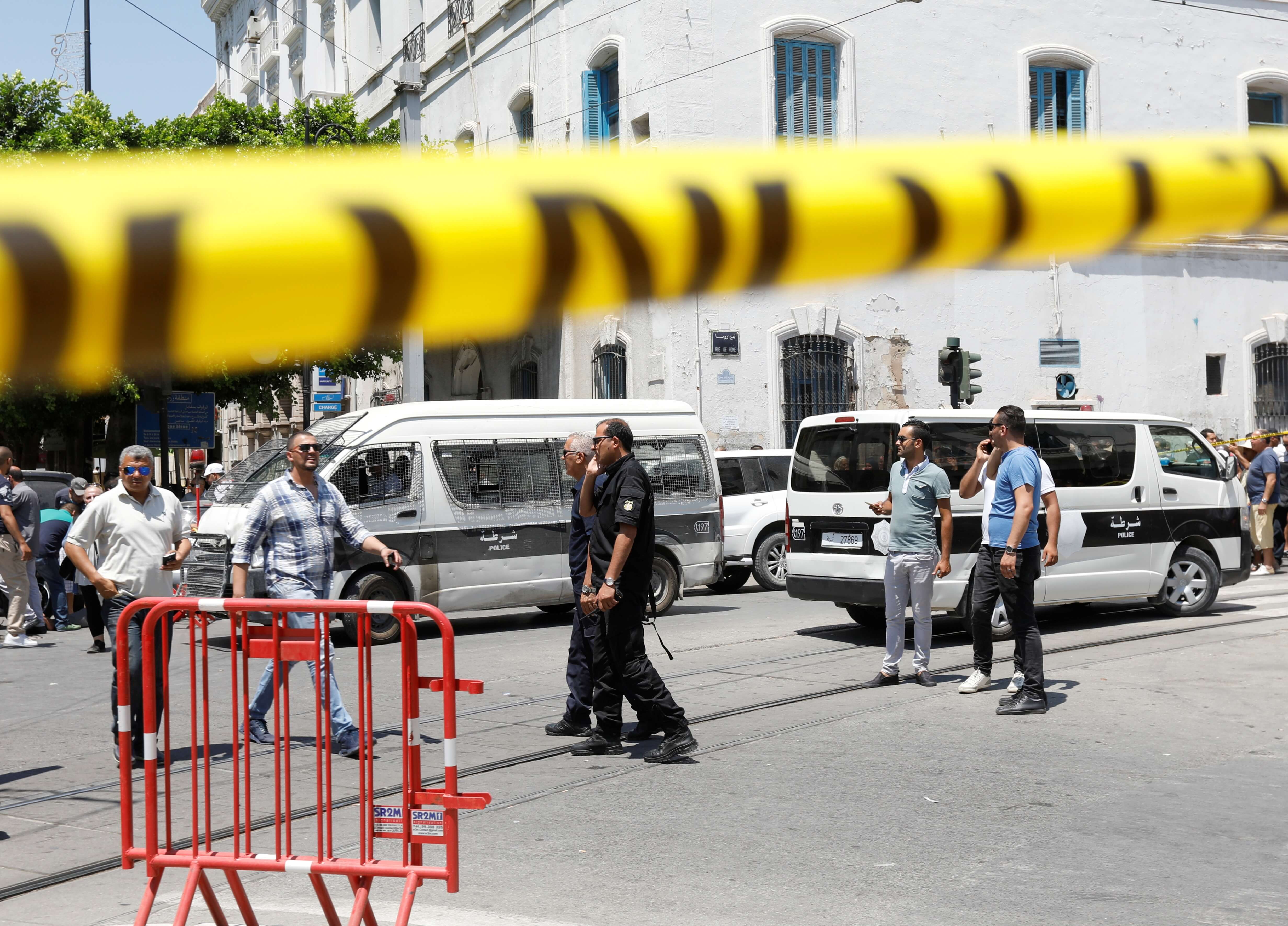 Τύνιδα: Επιθέσεις καμικάζι σε αστυνομικούς και στρατιώτες – Διαμελίστηκαν τα θύματα! video