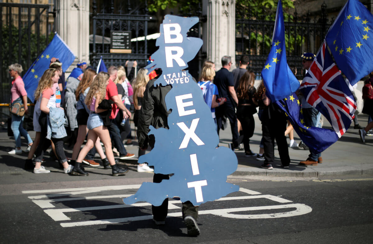 Βρετανία: Η ανησυχία για Brexit χωρίς συμφωνία φέρνει τη στερλίνα σε χαμηλό πενταμήνου