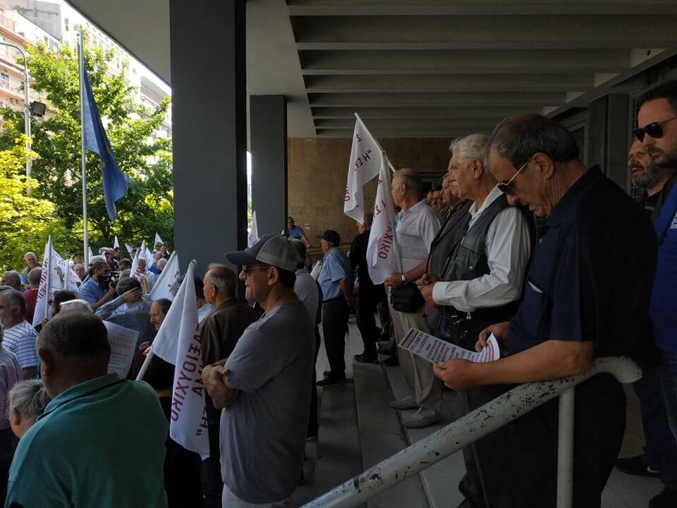 Διαμαρτυρία συνταξιούχων στα Δικαστήρια Θεσσαλονίκης