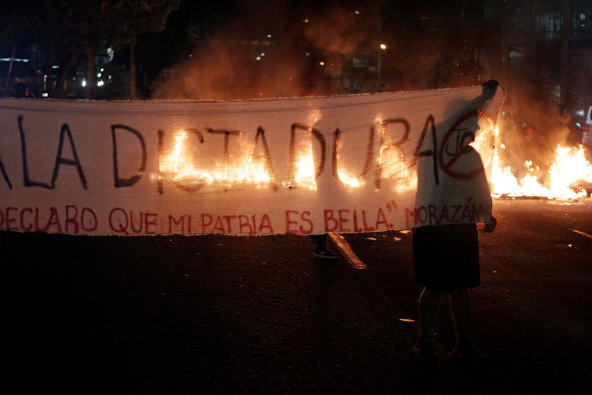 Ονδούρα: Δύο νεκροί και 20 τραυματίες σε διαδήλωση κατά του προέδρου της χώρας	[video,pics]