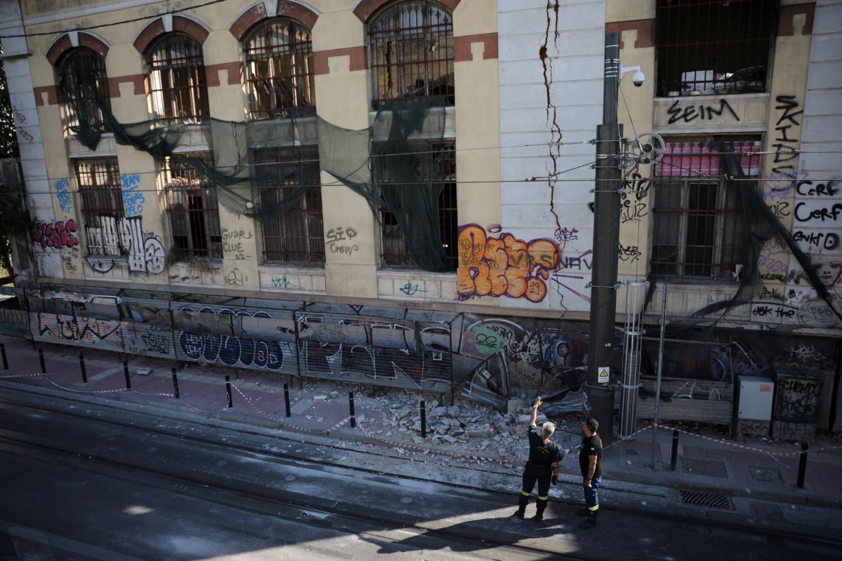 Σεισμός Αθήνα: Ζημιές σε 15 κτίρια – Επιφυλακή και έλεγχοι από κλιμάκια μηχανικών!