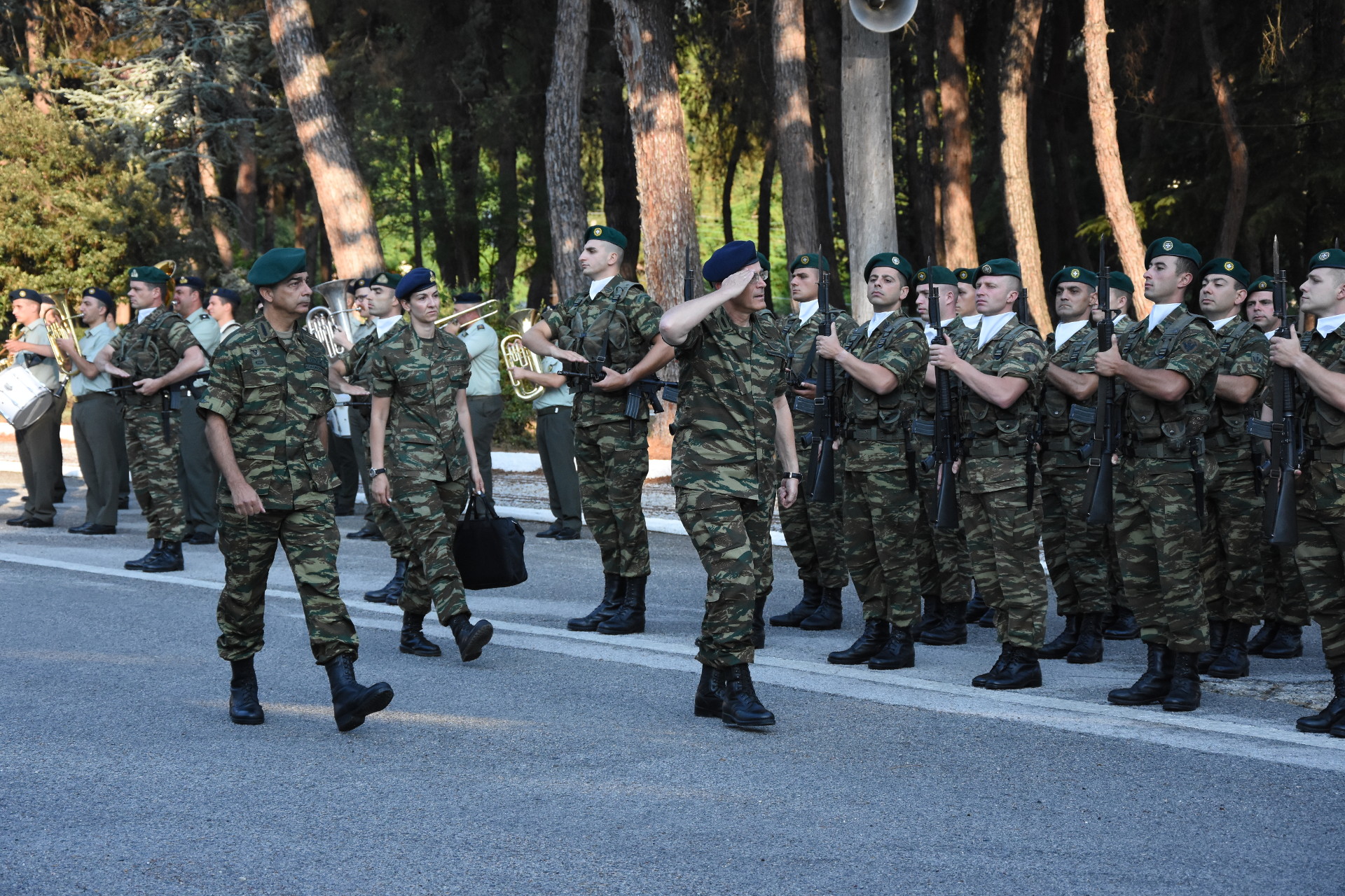 “Έφοδος” Α/ΓΕΣ Καμπά στην 1η Μεραρχία Πεζικού και στις Ειδικές Δυνάμεις! [pics]