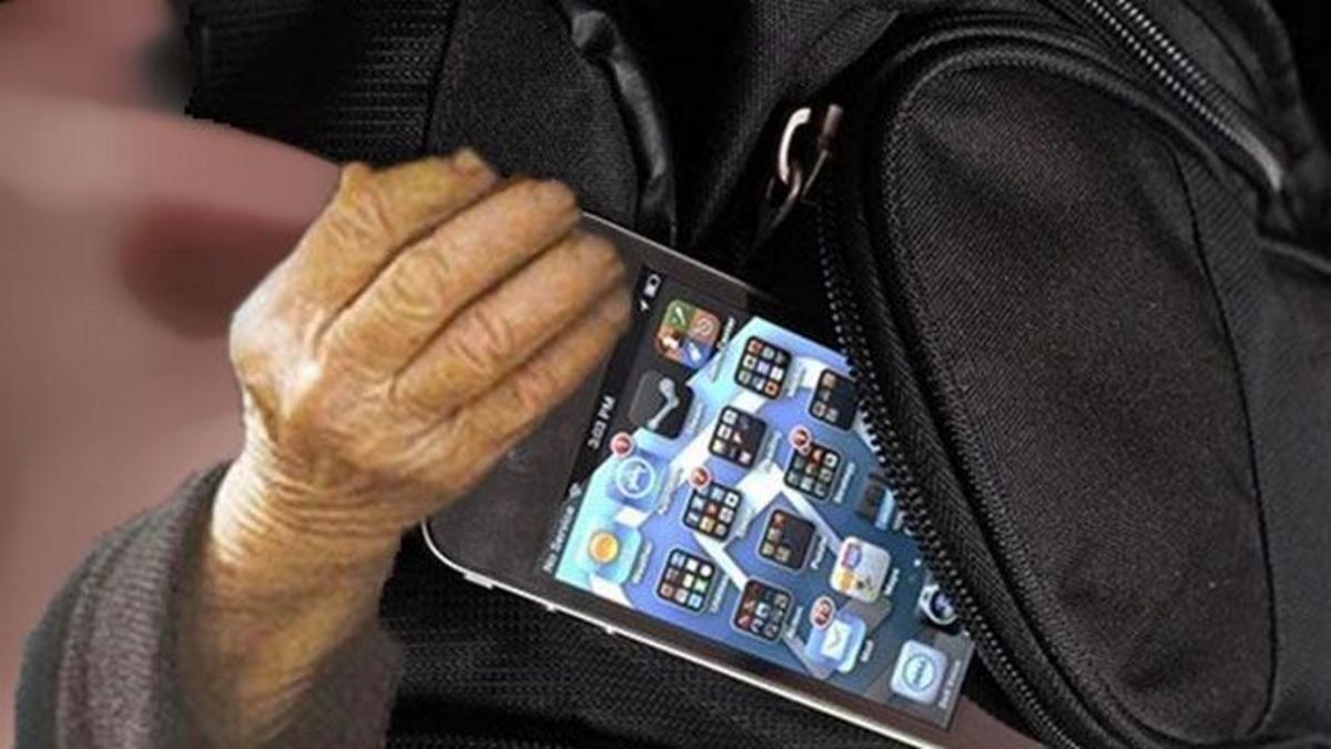 Καρπενήσι: 80χρονη έκλεψε κινητό στη λαϊκή αλλά την… πάτησε!