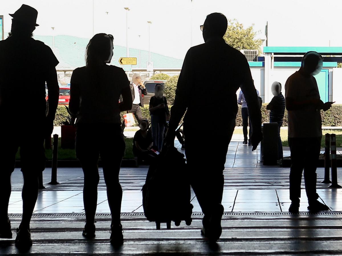 Συναγερμός στο Ηράκλειο για καπνό σε ρόδες αεροσκάφους!