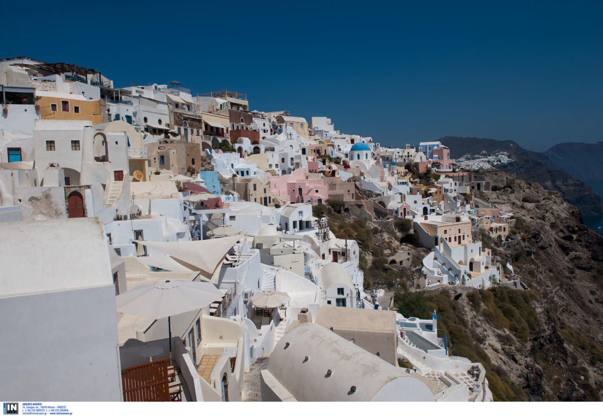 Μύκονος και Σαντορίνη πρωταγωνιστούν στις αφίξεις τουριστών φέτος