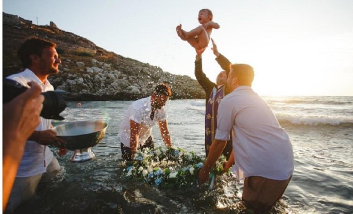 Επιτρέπεται να τελούνται βαπτίσεις μέσα στη θάλασσα;