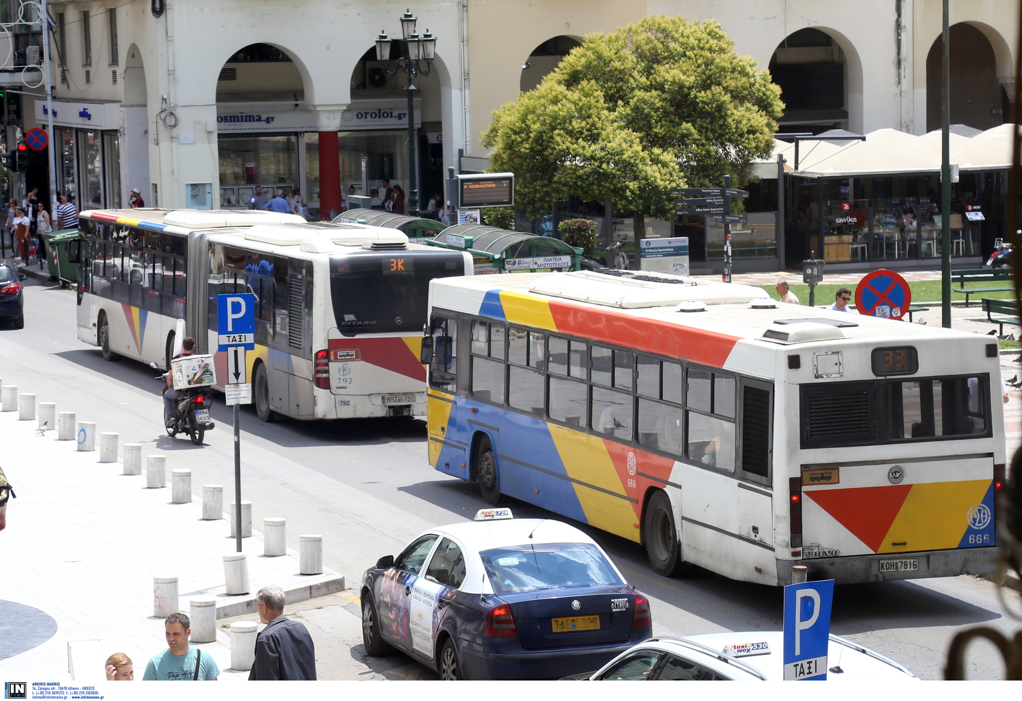 Λεωφορείο συγκρούστηκε με αυτοκίνητο στη Θεσσαλονίκη