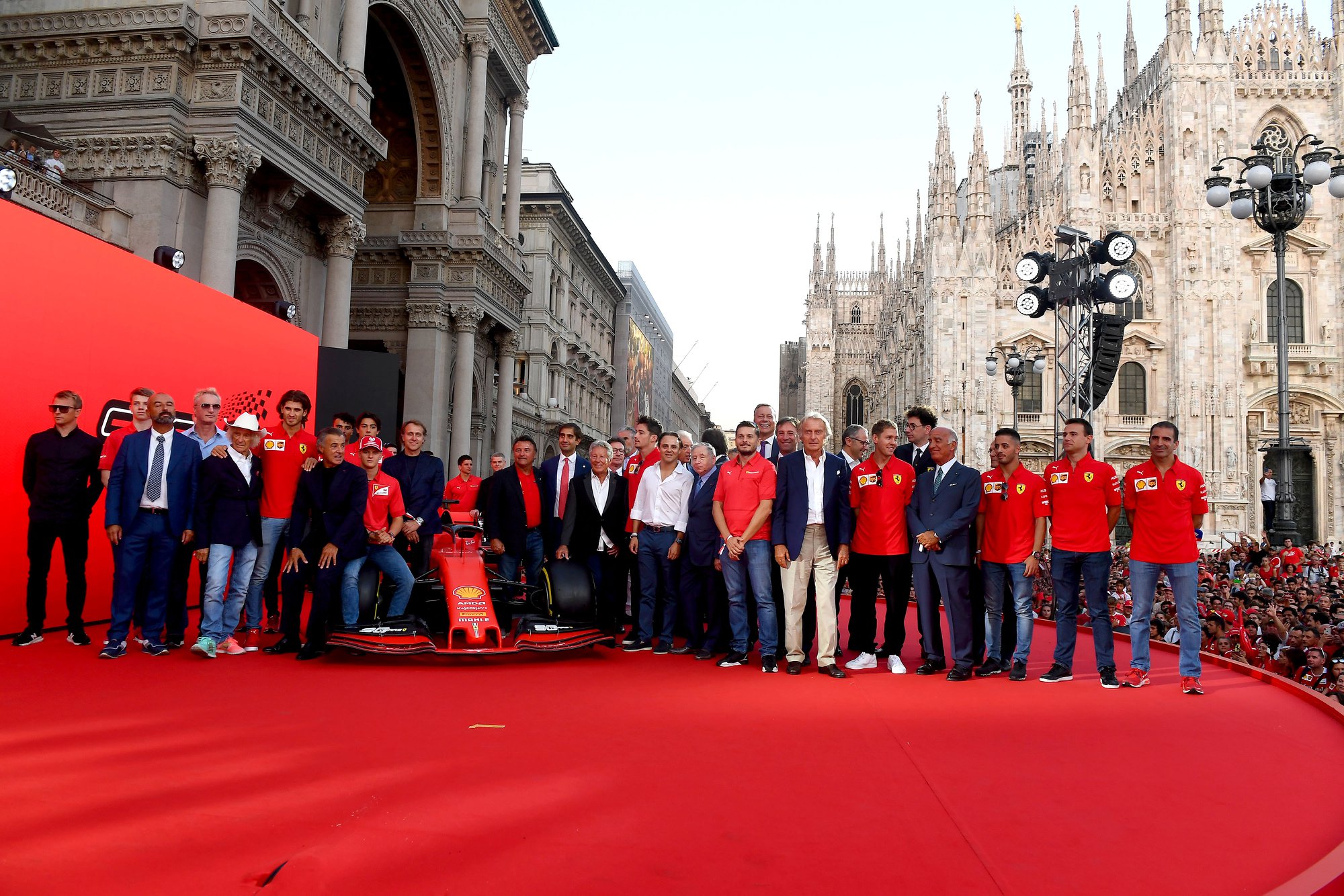 Εκπληκτική γιορτή στο Μιλάνο για τη Scuderia Ferrari [pics]