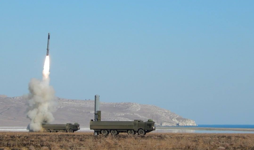 Εντυπωσιακά πλάνα από την πρώτη επίσημη εκτόξευση του νεότερου ρωσικού πυραύλου Oniks [vid]