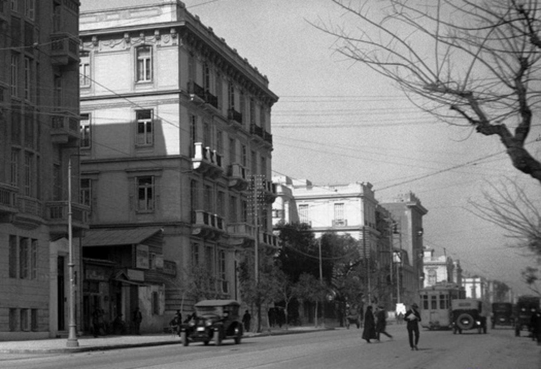 Το μεγαθήριον και τα γκαζοζέν