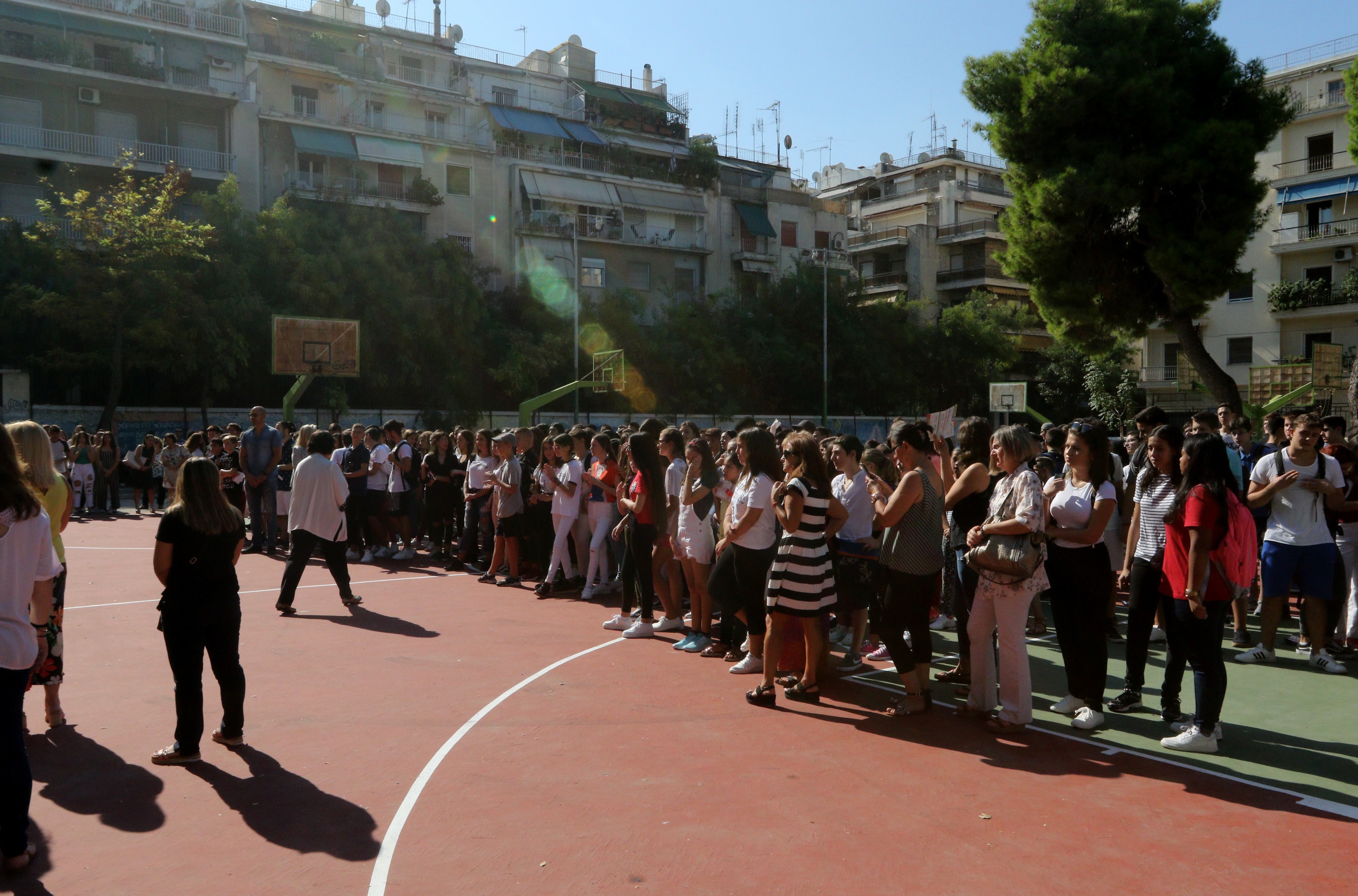 ΓΣΕΕ: Πόσες ημέρες άδειας δικαιούνται οι εργαζόμενοι γονείς που έχουν παιδιά στο σχολείο