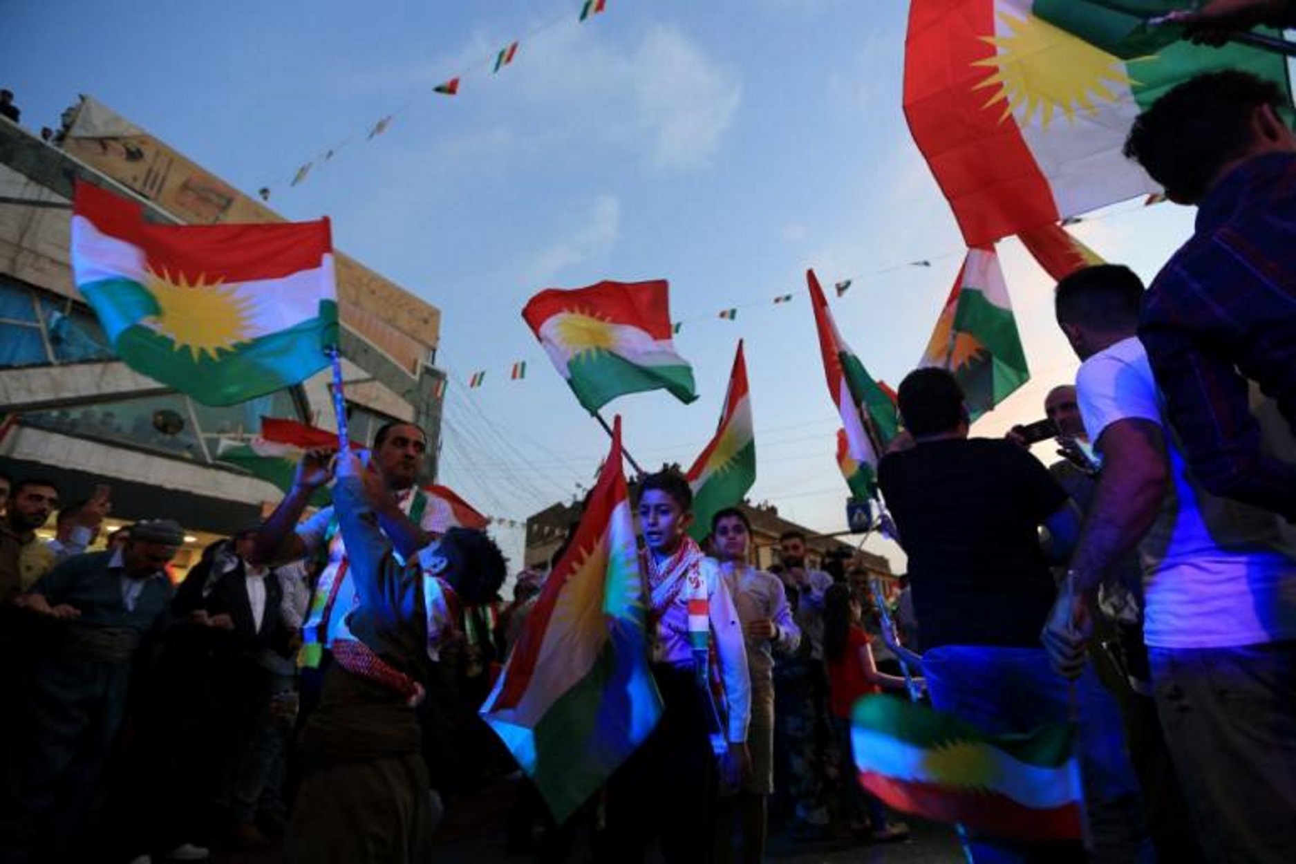 Χιλιάδες Κούρδοι του Ιράκ διαδήλωσαν κατά της τουρκικής επέμβασης στη Συρία