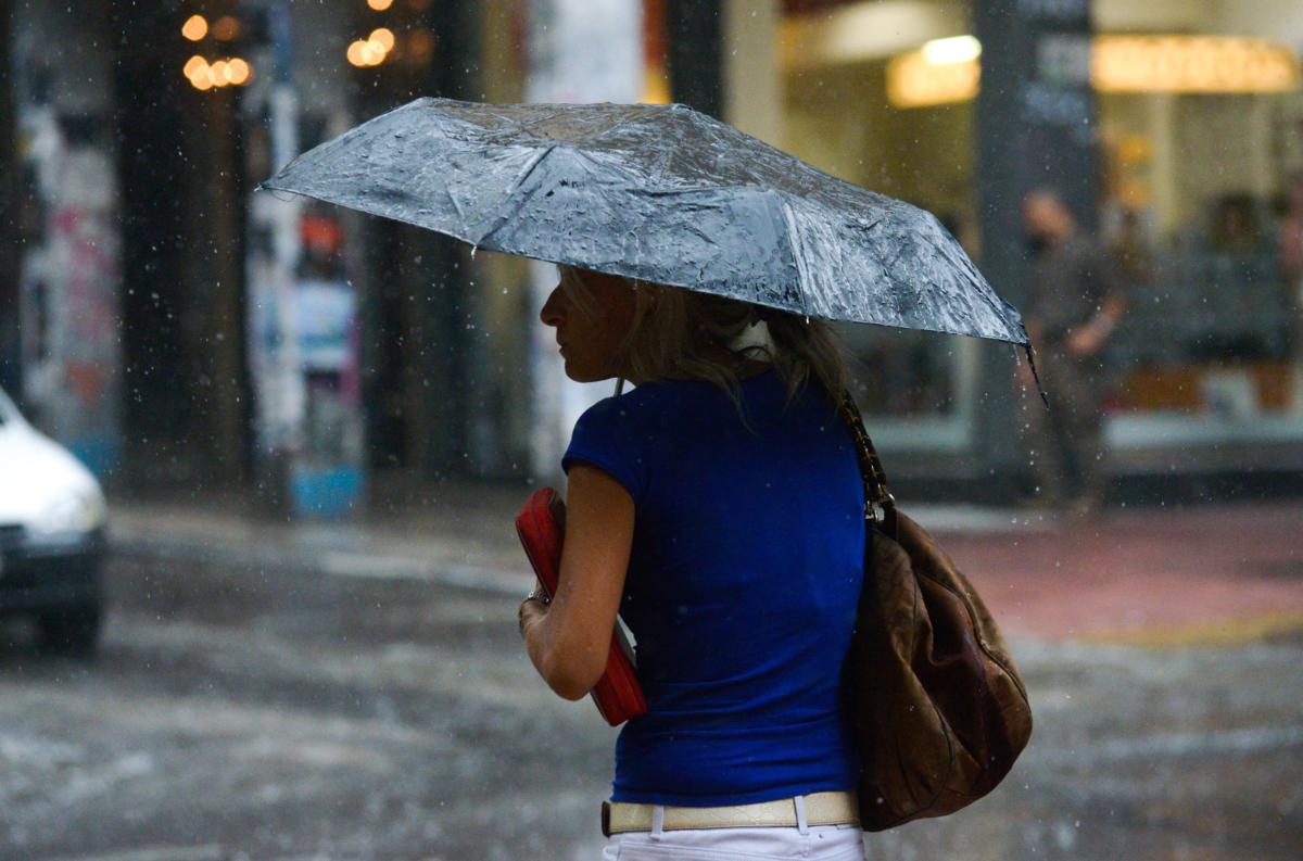 Καιρός meteo: Αγριεύει με ισχυρές βροχές και καταιγίδες – Για… “κερασάκι” και χαλάζι!