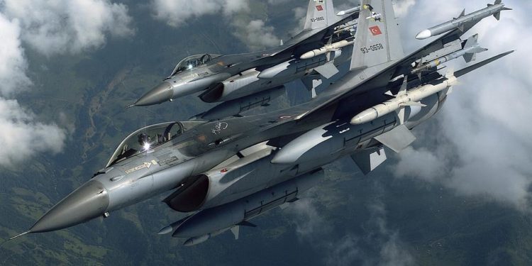 Τουρκικά μαχητικά F-16 πέταξαν και πάλι πάνω από τη Ρω