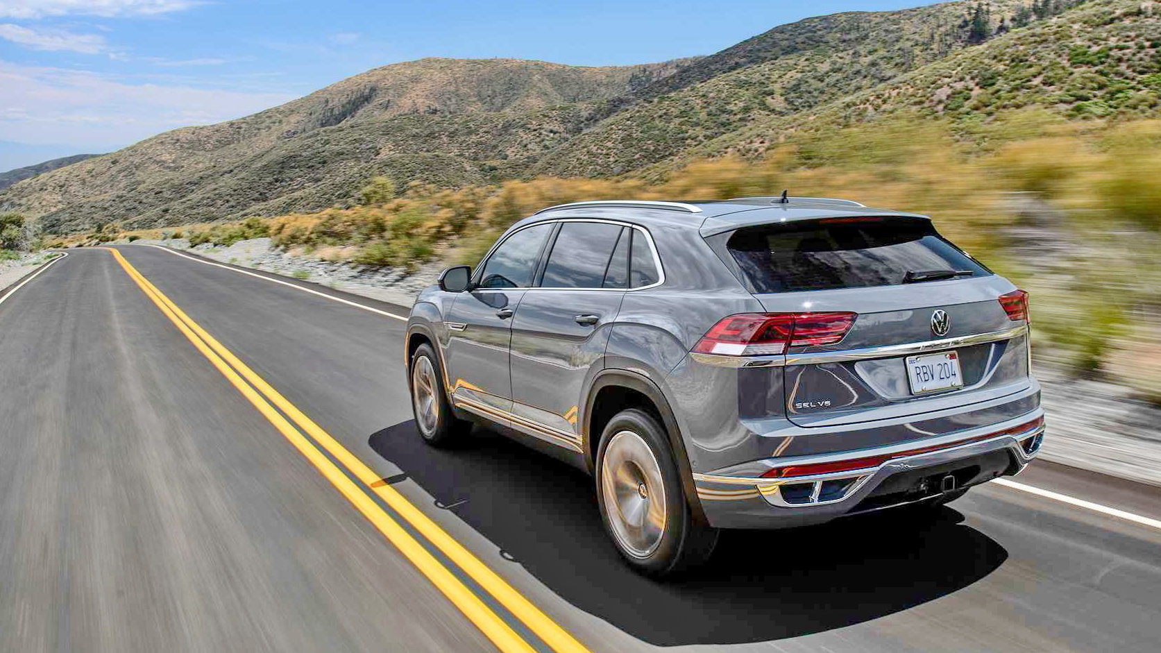 H Volkswagen «κόντυνε» το Atlas Cross Sport pics