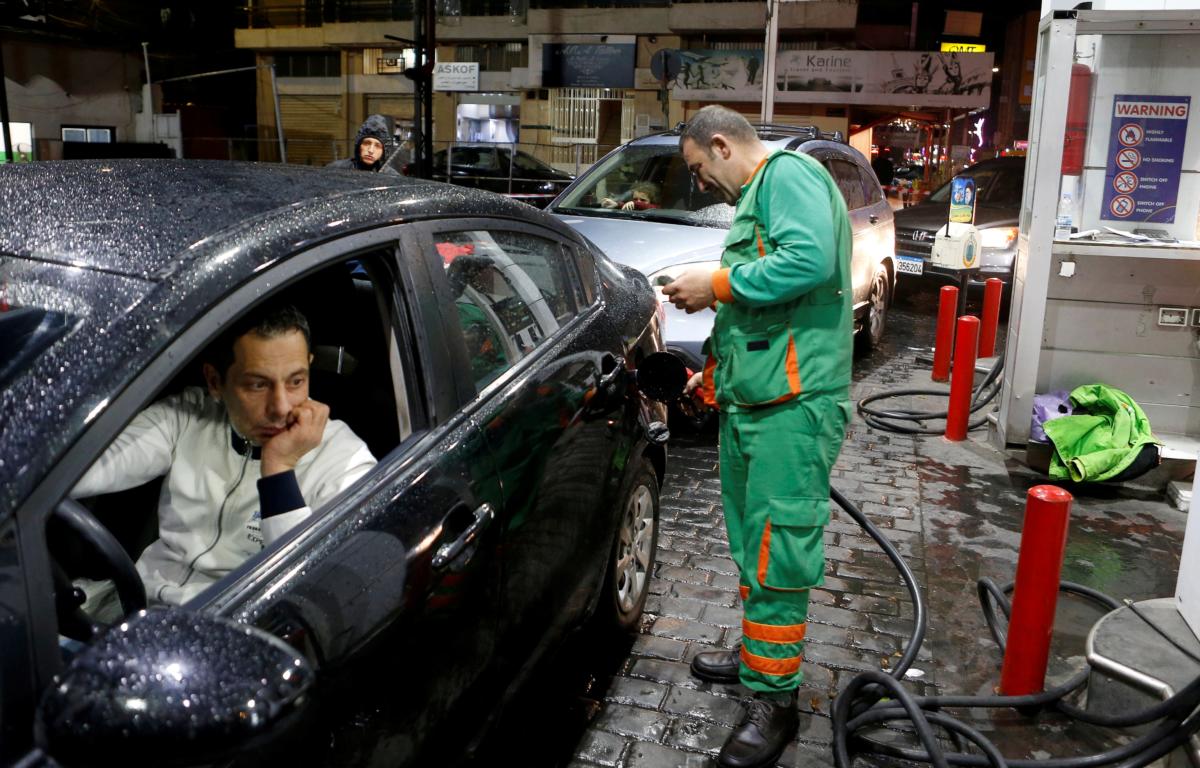Λίβανος: Οργισμένοι οδηγοί ψάχνουν μάταια για ανοιχτό βενζινάδικο! video