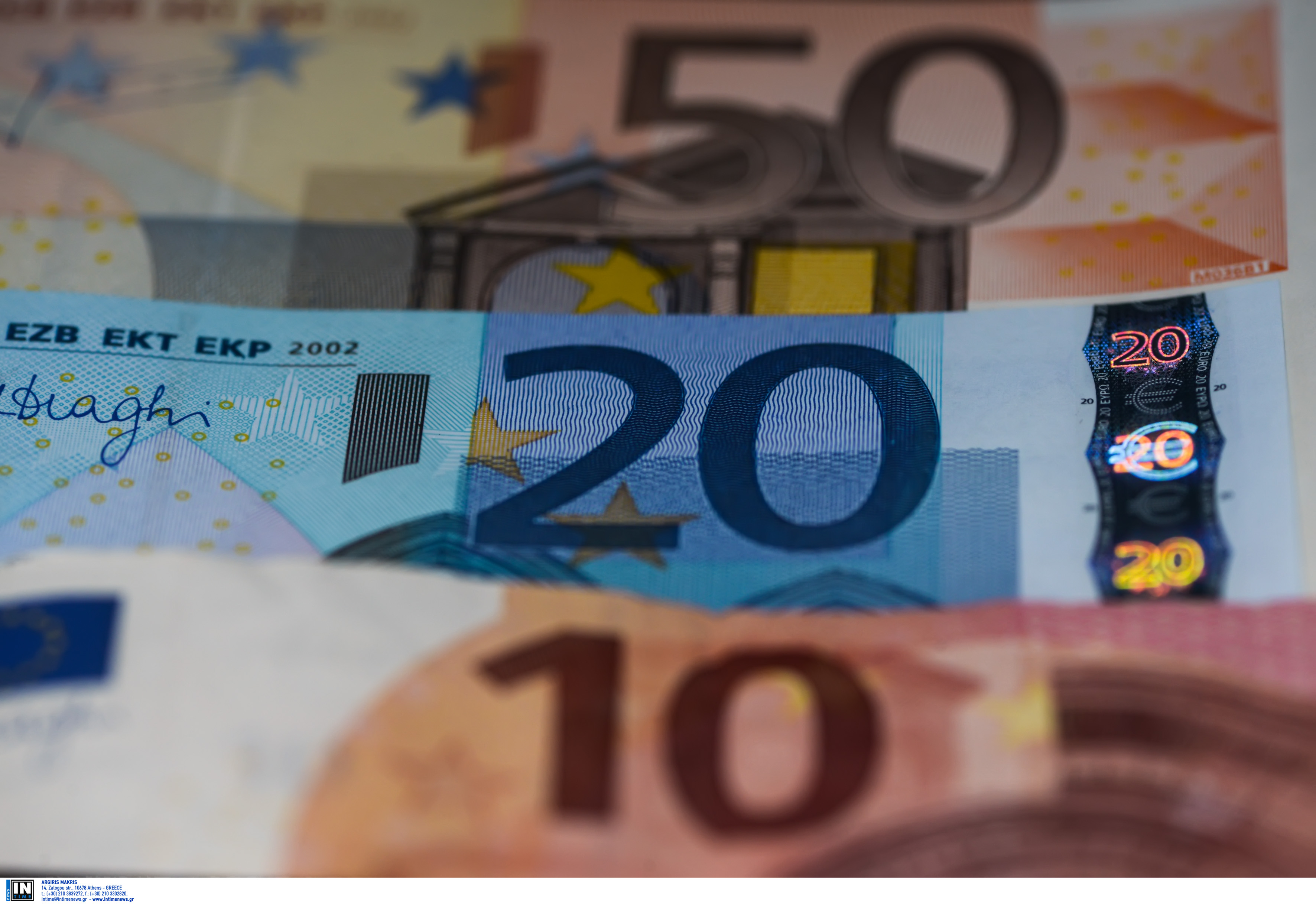 Βρούτσης: Πώς θα πάρετε τα 800 ευρώ – Οι ημερομηνίες των πληρωμών