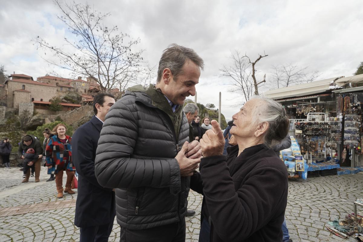 Μητσοτάκης στα ιερά Μετέωρα: “Η χαρά του Χριστού να φτάσει σε κάθε σπίτι”