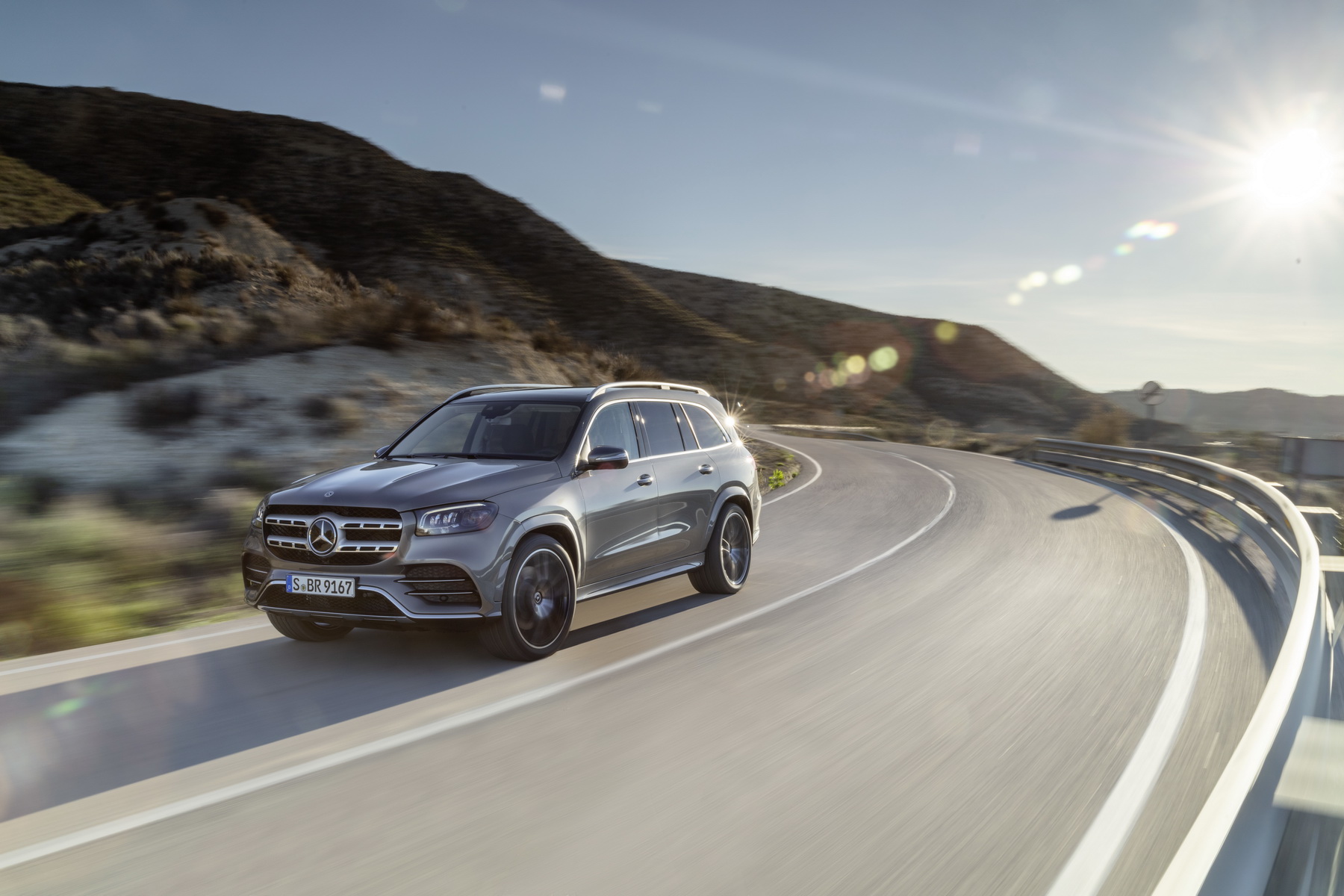 Νέα Mercedes-Benz GLS: Πόσο κοστίζει στην Ελλάδα το θηριώδες γερμανικό SUV;