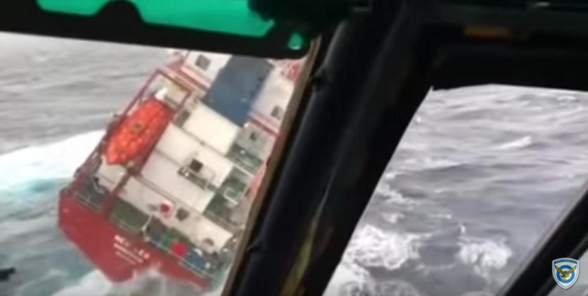 Κόβει την ανάσα το βίντεο από τη δραματική διάσωση των ναυτικών στο Αιγαίο!