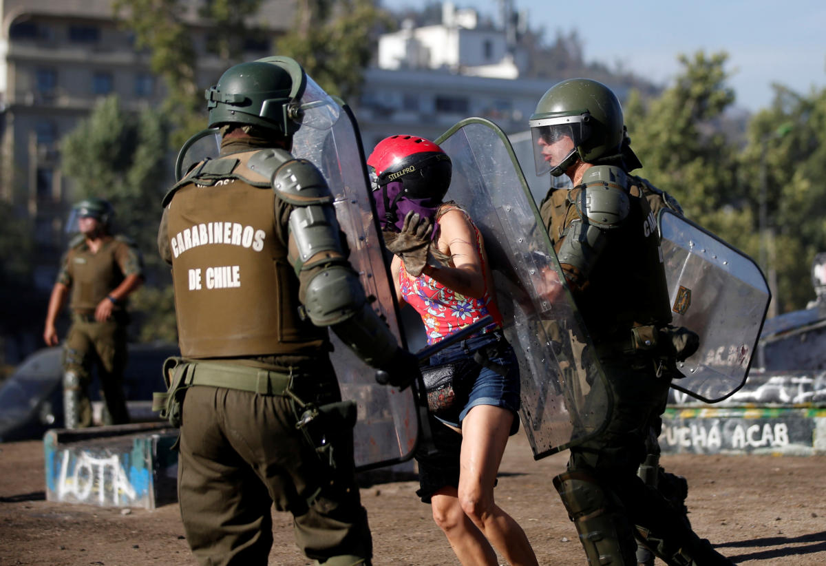 Χιλή: Καταδίκη για έξι αστυνομικούς που έδειραν και βίασαν διαδηλωτή