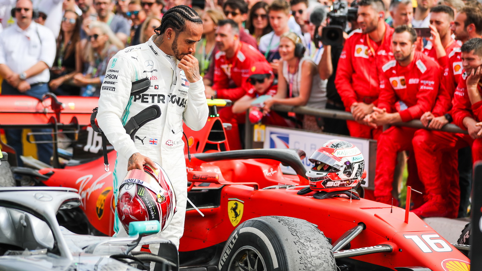 Formula 1: Ο Lewis Hamilton παραμένει στη Mercedes