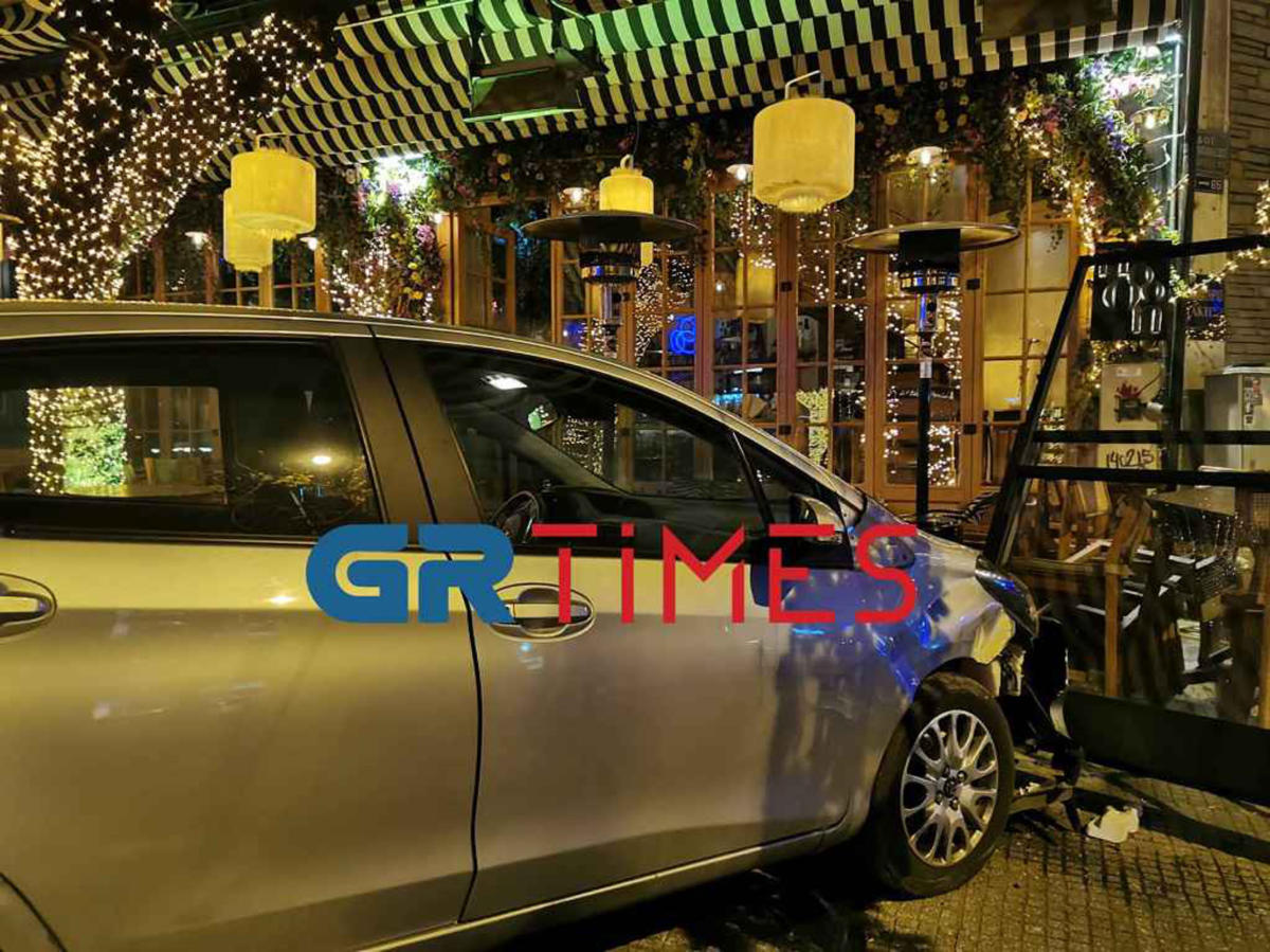 Θεσσαλονίκη: Πρώτα τράκαρε, μετά μπούκαρε με το αυτοκίνητο σε καφετέρια! [video]