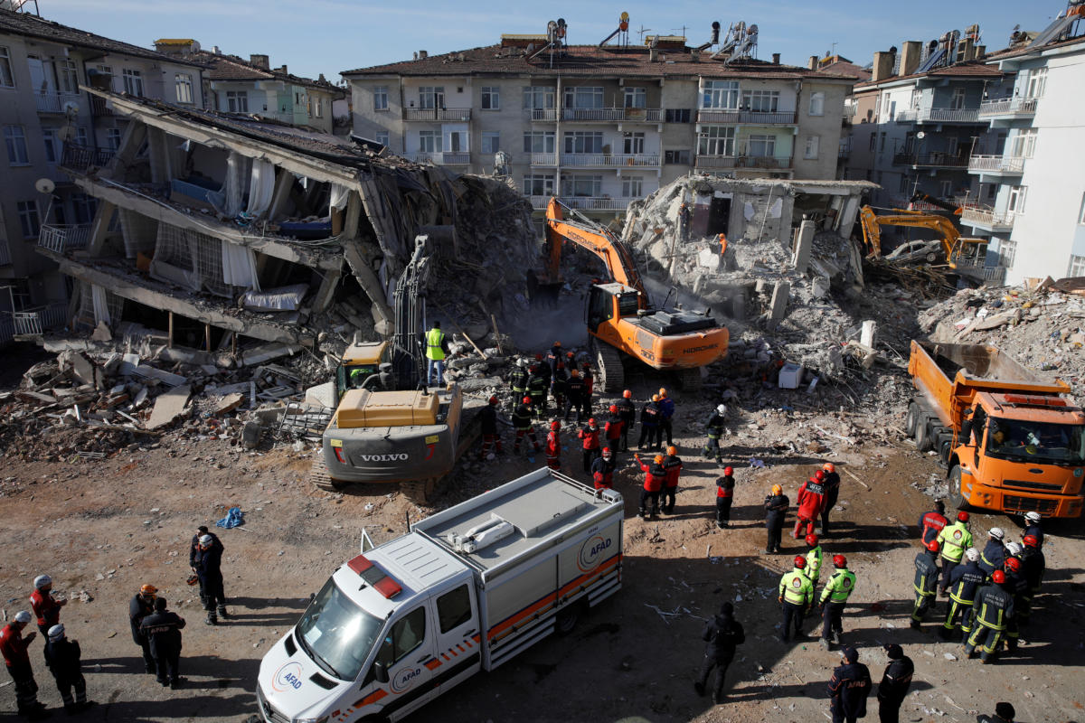 Σεισμός στην Τουρκία: 40 οι νεκροί! Ψάχνουν 2 ανθρώπους στα συντρίμμια