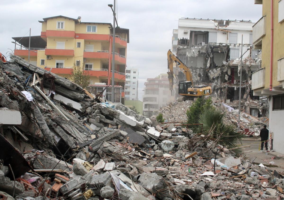 Αλβανία: Πάνω από ένα δισ. ευρώ για να σταθεί στα πόδια της μετά τον σεισμό