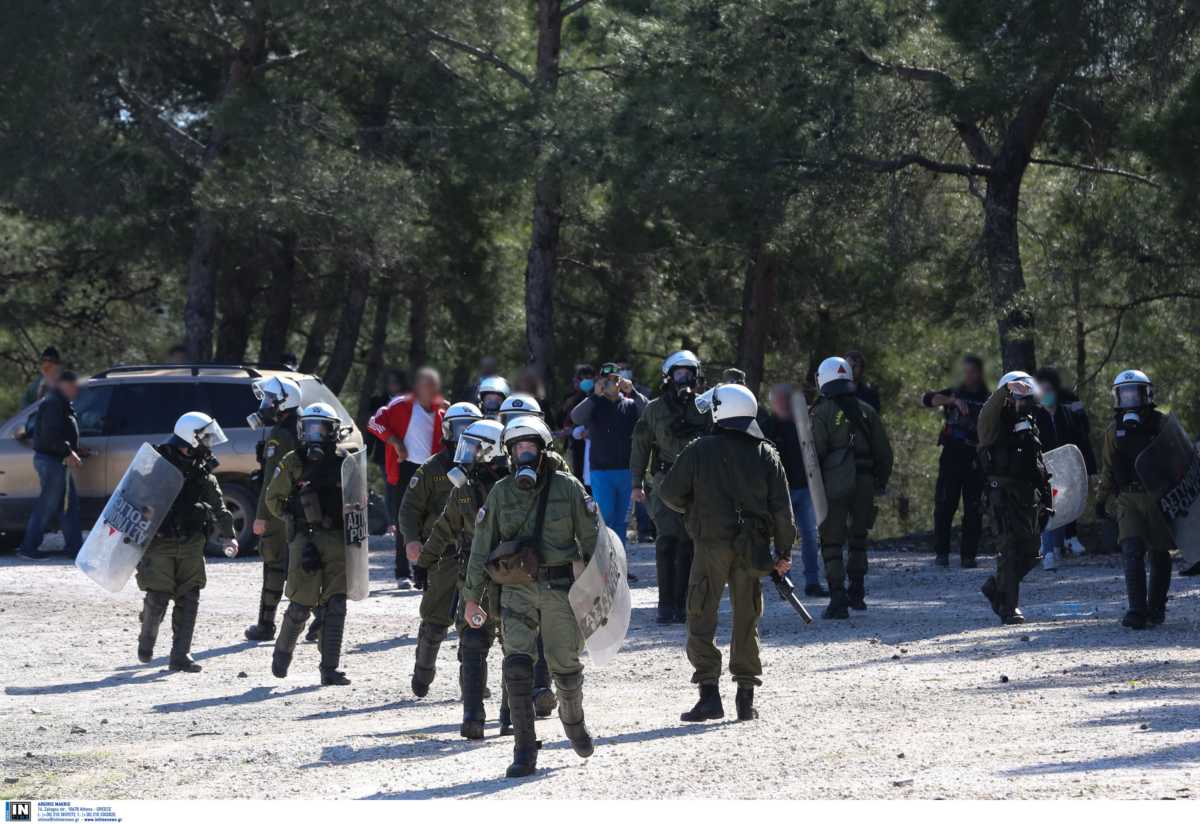 Μυτιλήνη: 21 συλλήψεις για τις επιθέσεις εναντίον των ΜΑΤ σε Χίο και Λέσβο