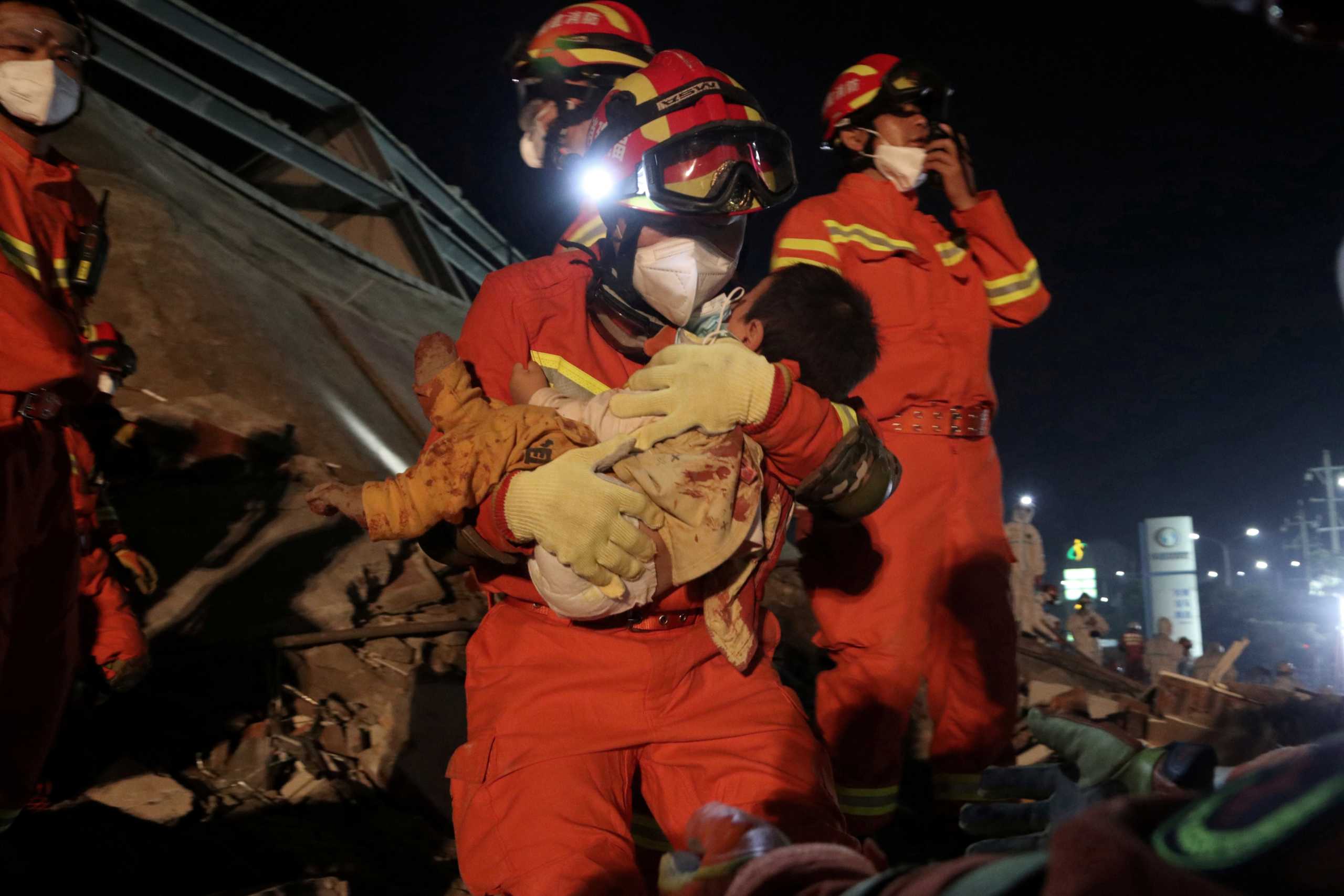 Κορονοϊός: 29 νεκροί στην κατάρρευση κινεζικού ξενοδοχείου που είχε μπει σε καραντίνα