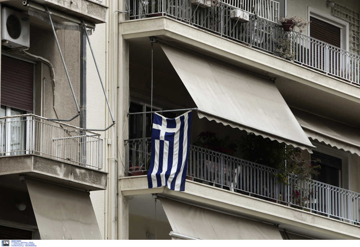 Κάλεσμα του Δήμου Γλυφάδας! Τραγουδάμε τον Εθνικό Ύμνο από τα μπαλκόνια