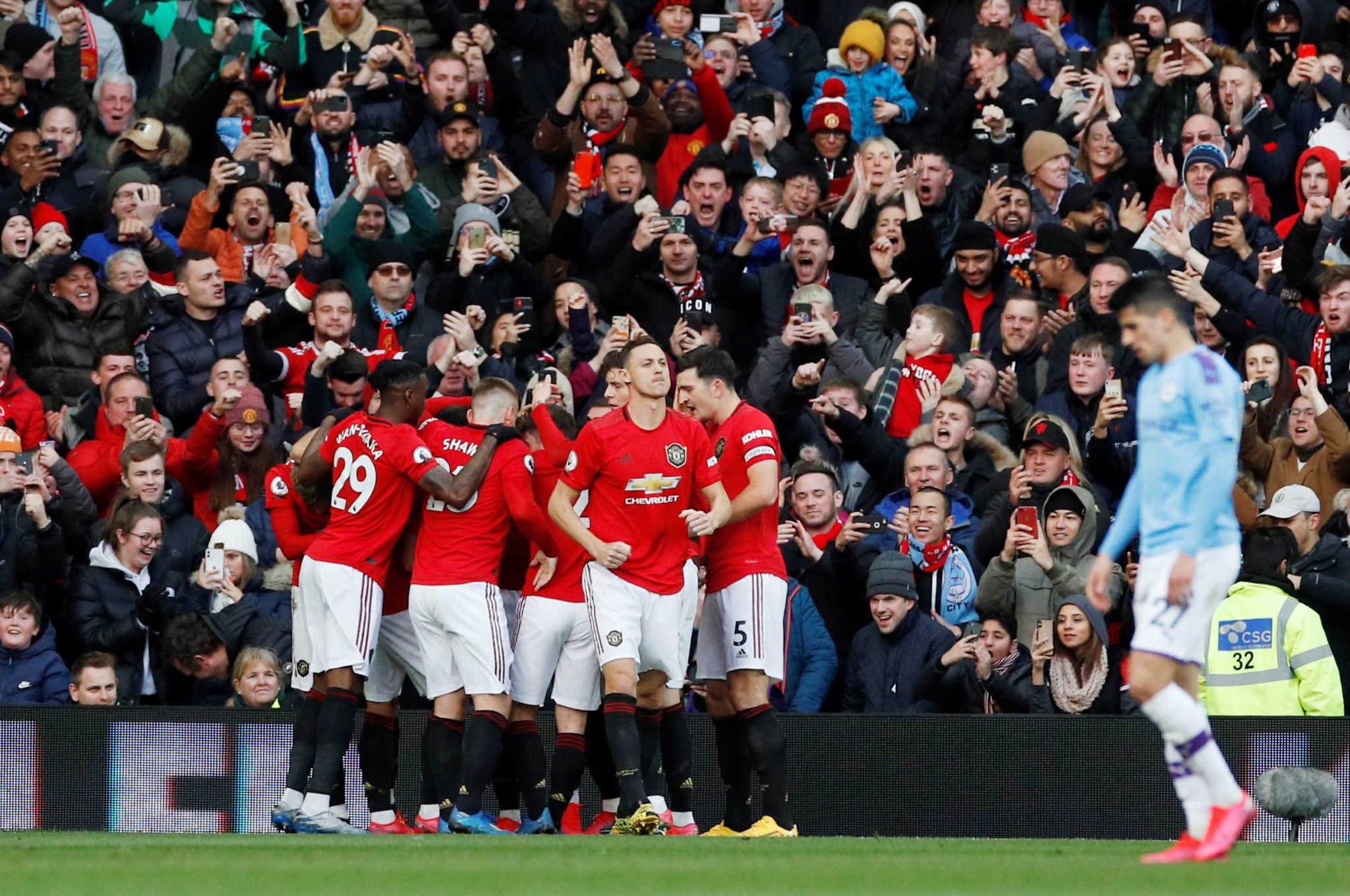 Football team play at old trafford. Ман Юнайтед. Манчестер ФК. Манчестер команда футбол. ФК Манчестер Юнайтед.