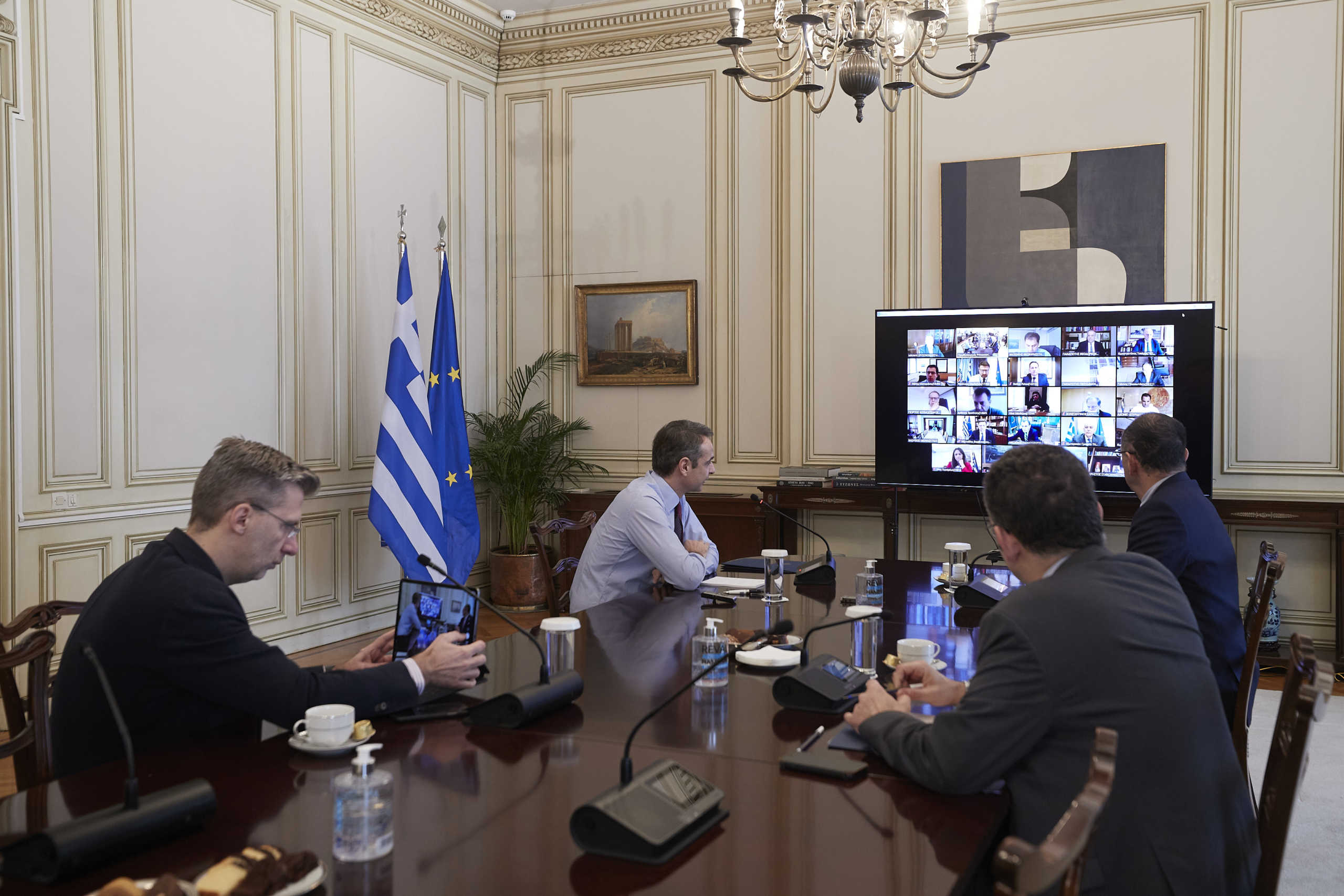 Υπουργικό: «Μέσα» στην τηλεδιάσκεψη Μητσοτάκη με τους υπουργούς!