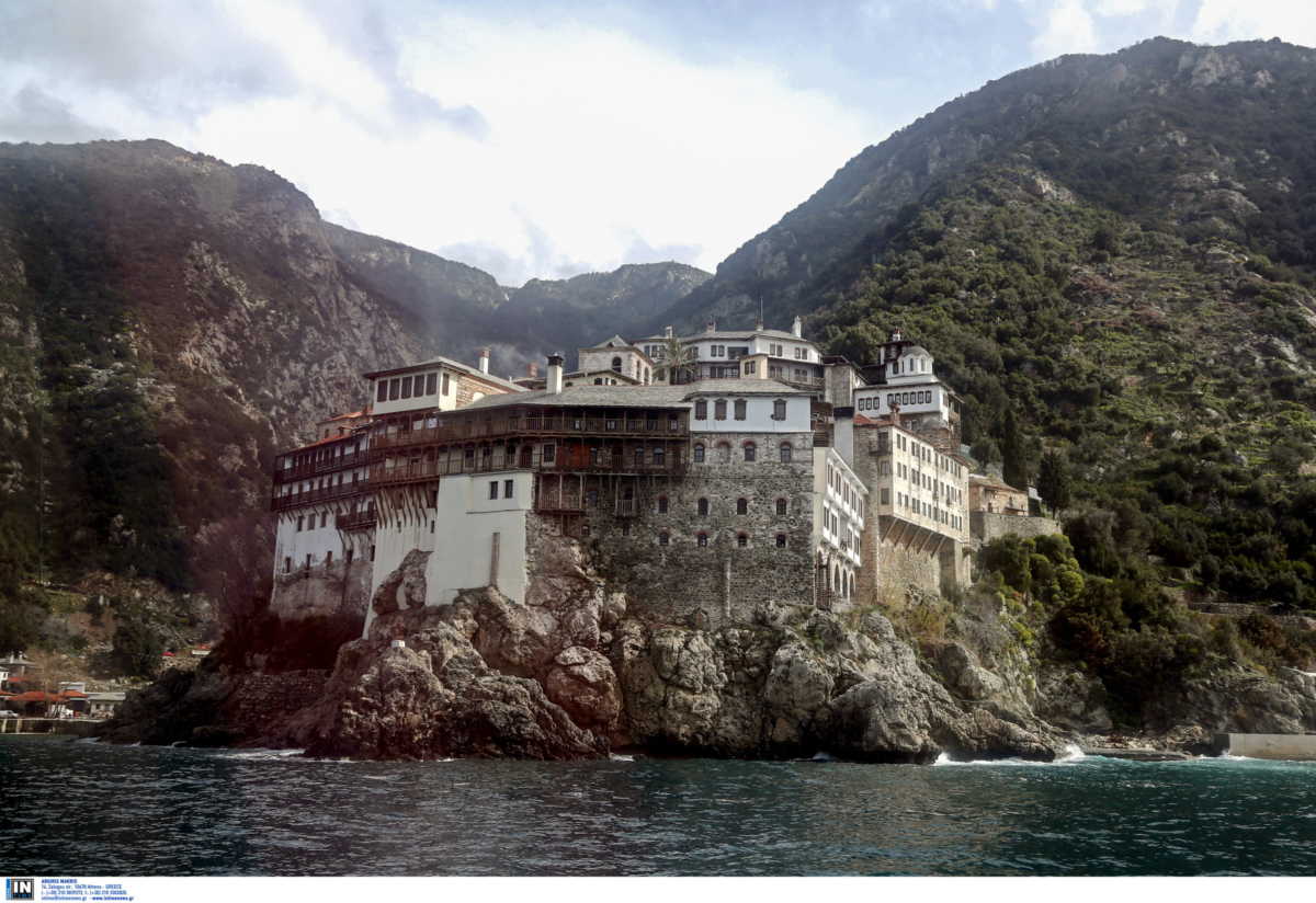 Άγιο Όρος: Έρευνες για τη φωτιά σε κελί της Ιεράς Μονής Χιλανδαρίου – Σώθηκαν οι μοναχοί