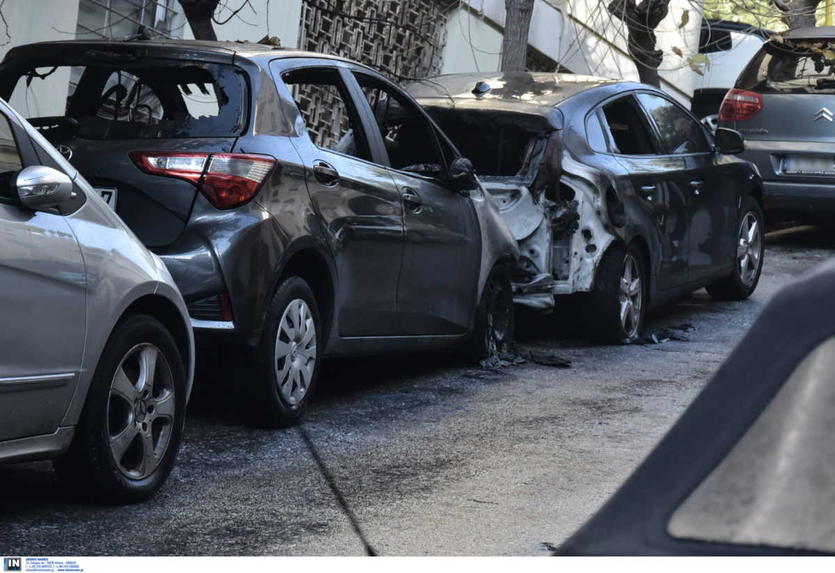 Μπαράζ εμπρηστικών επιθέσεων σε οχήματα σε τρεις περιοχές