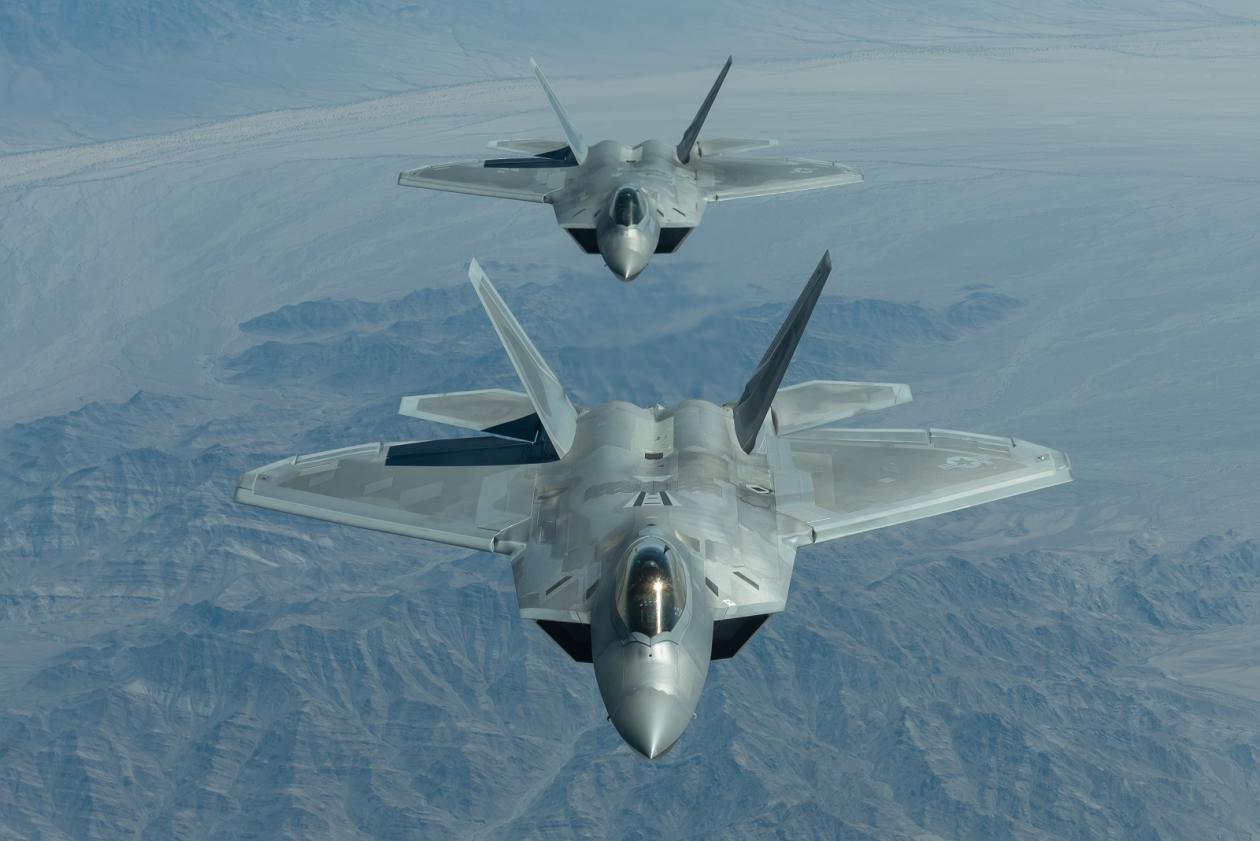 Τέλος τα F-22! Γιατί οι ΗΠΑ «σκοτώνουν» το καλύτερο μαχητικό αεροσκάφος τους!